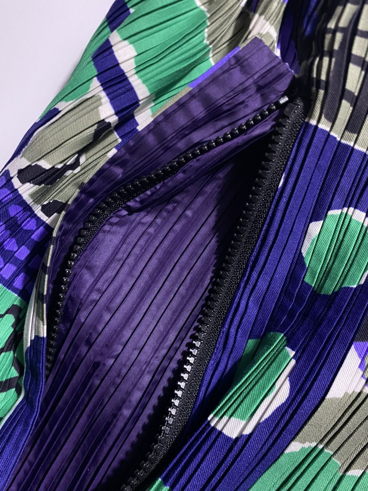 Pleats Please Issey Miyake PLEATS PLEASE BY ISSEY MIYAKE GRAPHIC DRAWSTRING BAG Size ONE SIZE - 4 Thumbnail