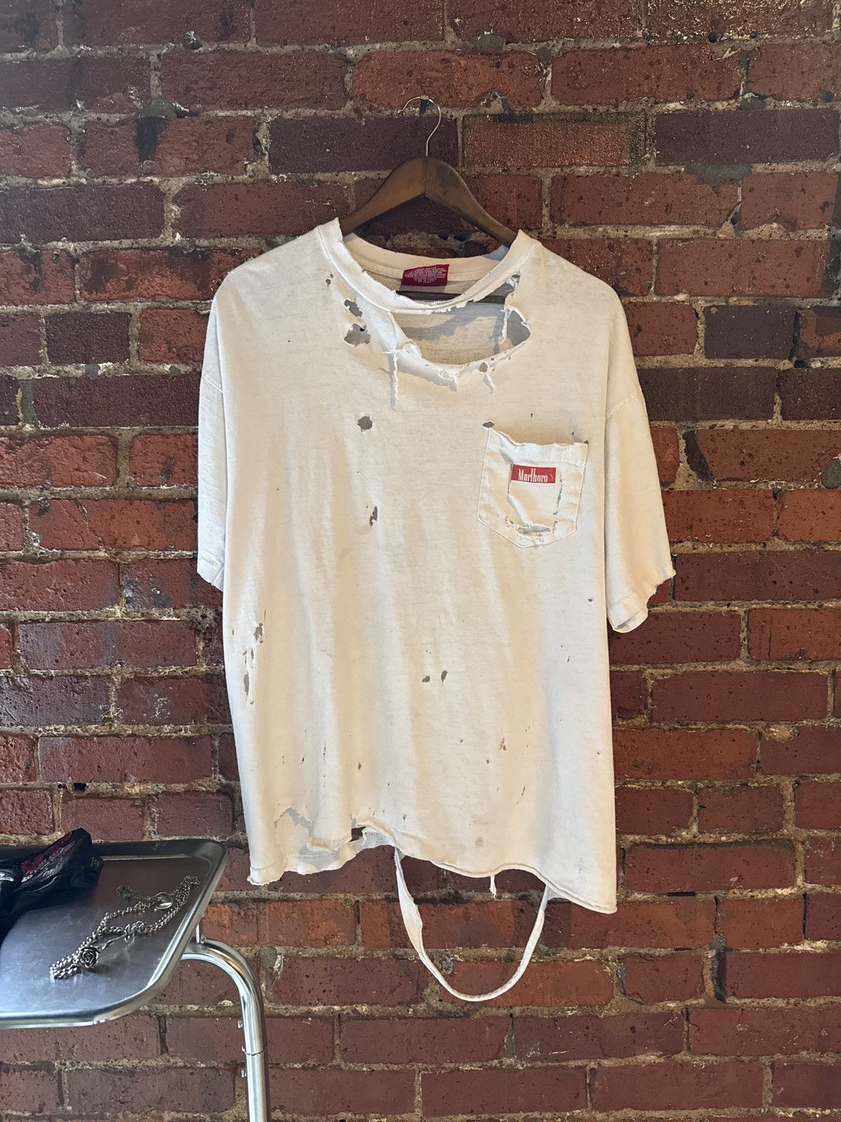 Vintage Thrashed Marlboro pocket tee shirt Size US XL / EU 56 / 4 - 1 Thumbnail