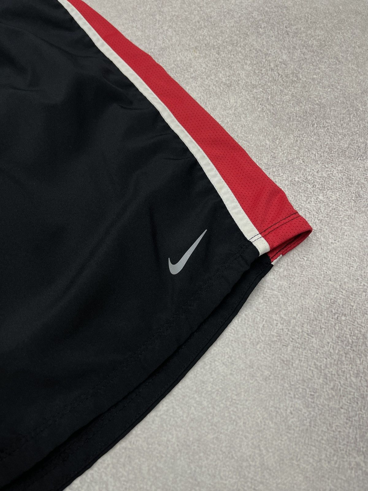 Nike Vintage Nike Running Dri Fit Black Shirts Sportswear Size US 34 / EU 50 - 4 Thumbnail