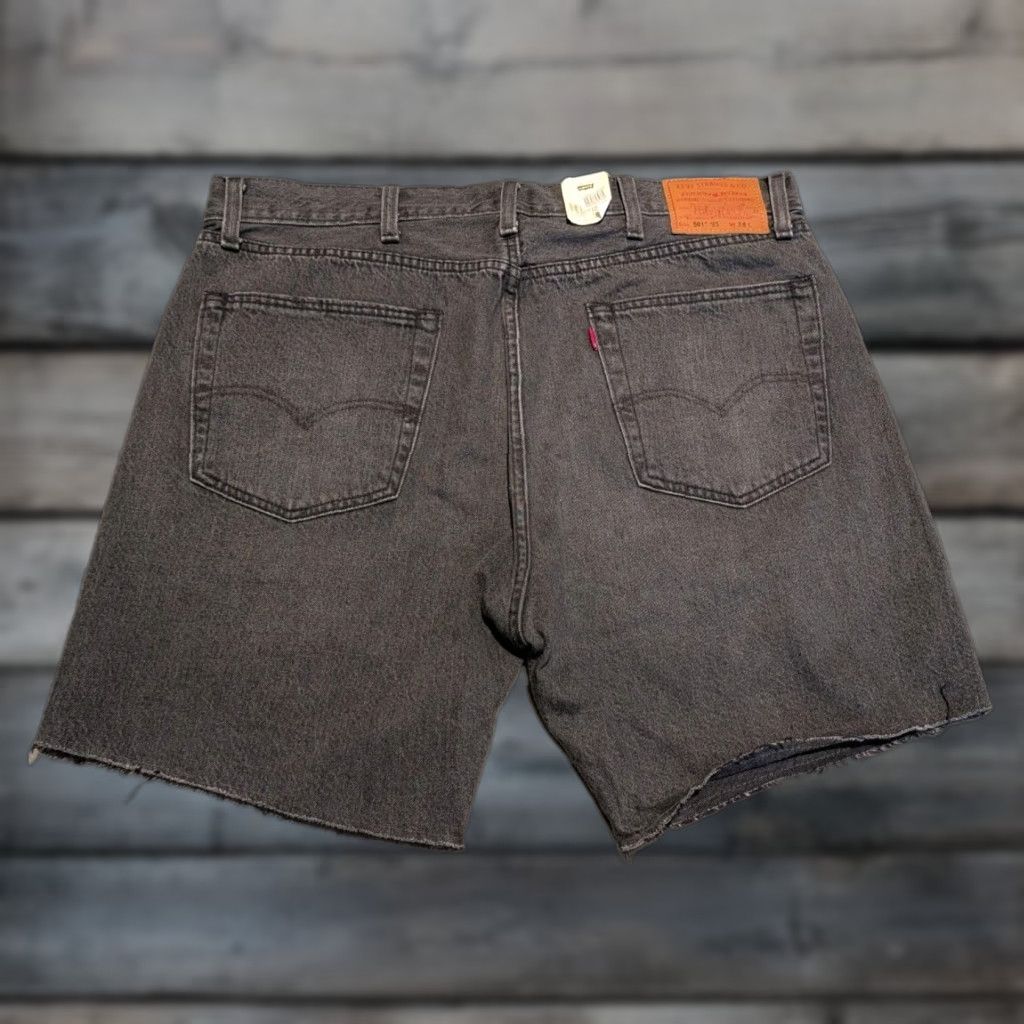 VINTAGE Levi’s 501 Original Fit Cut Off Denim Jean Shorts Black 38 Men’s 7 in Inseam 5-Pocket Denim 90s American Outdoor NWT