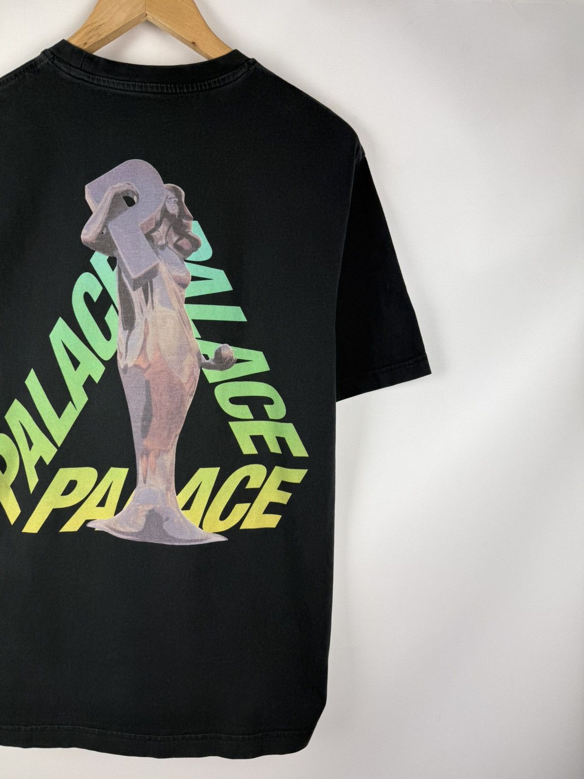 Palace Palace Skateboards Rolls P-3 Men’s Big Back Logo T Shirt Size US M / EU 48-50 / 2 - 3 Thumbnail