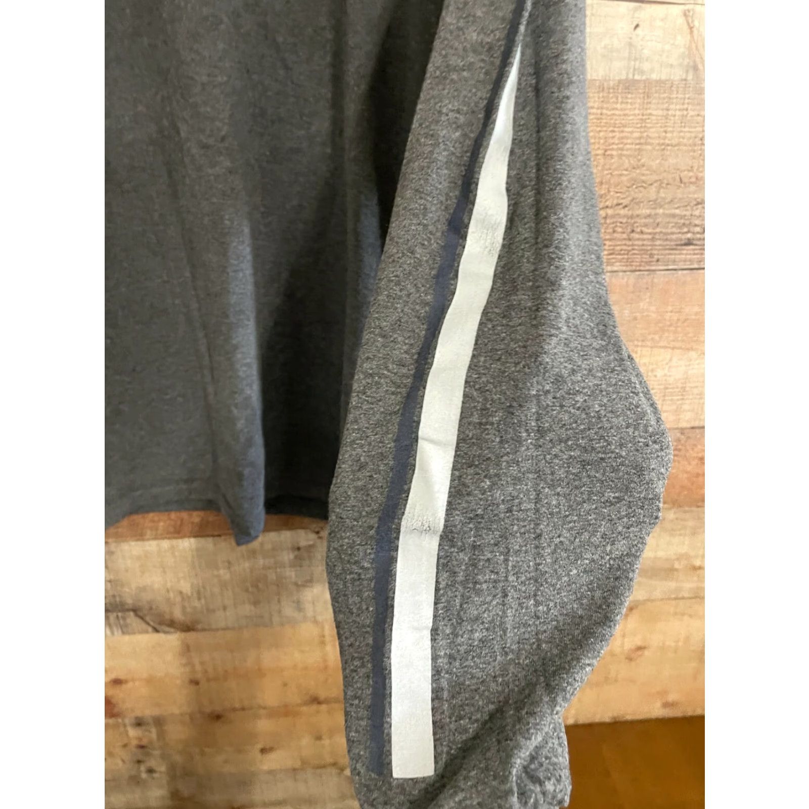 Nike VINTAGE Nike Gray Long Sleeve Adult L Swoosh Silver Tag Embroidered Crew Neck Shirt Size US L / EU 52-54 / 3 - 2 Thumbnail