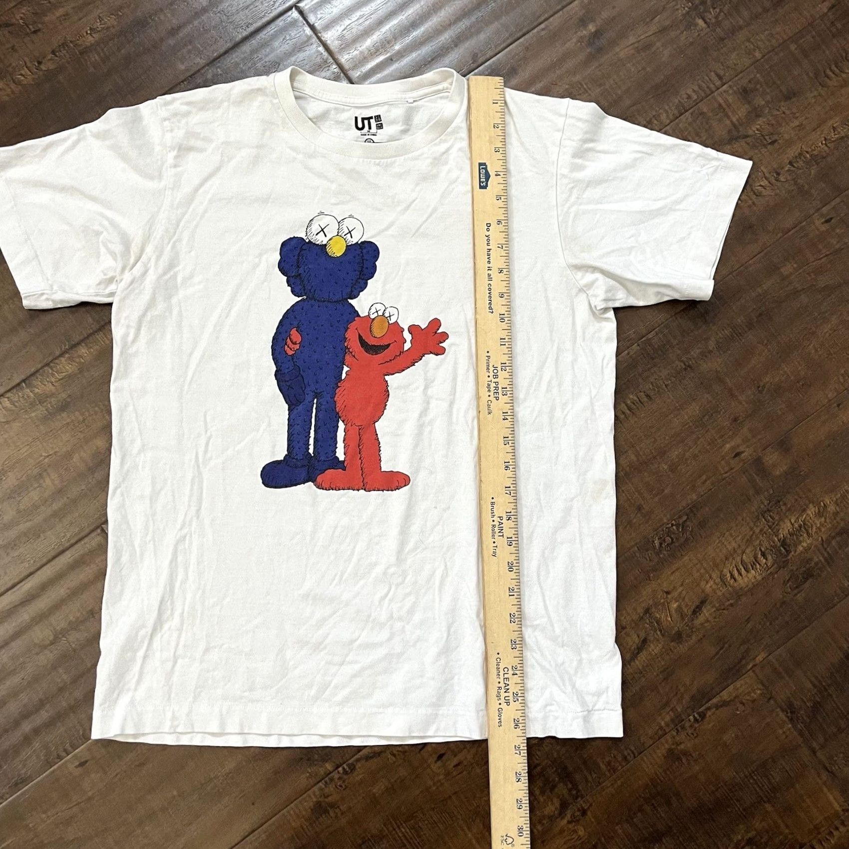 Uniqlo VINTAGE Kaws x Uniqlo x Sesame Street Elmo BFF T-Shirt M White Mens Size US M / EU 48-50 / 2 - 4 Thumbnail