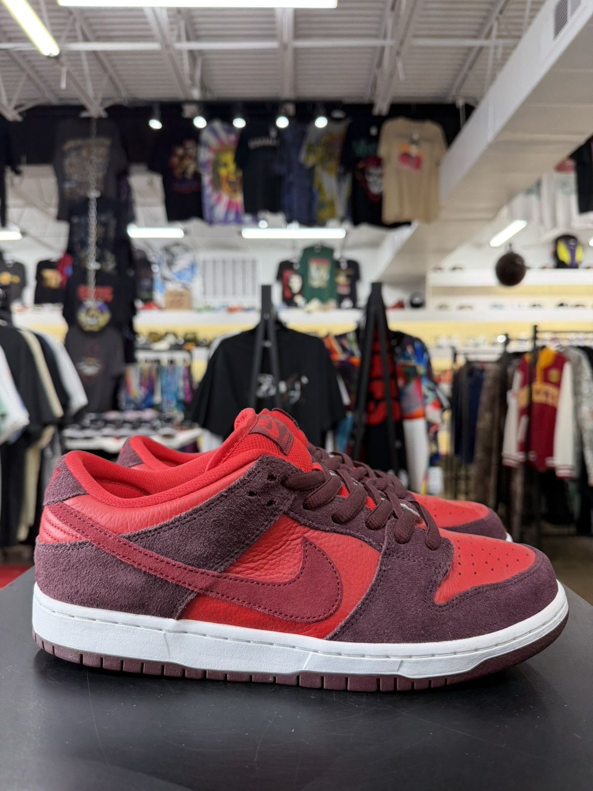 Nike Nike SB Dunk Low Cherry Size 9.5 (2022) Size US 9.5 / EU 42-43 - 6 Thumbnail
