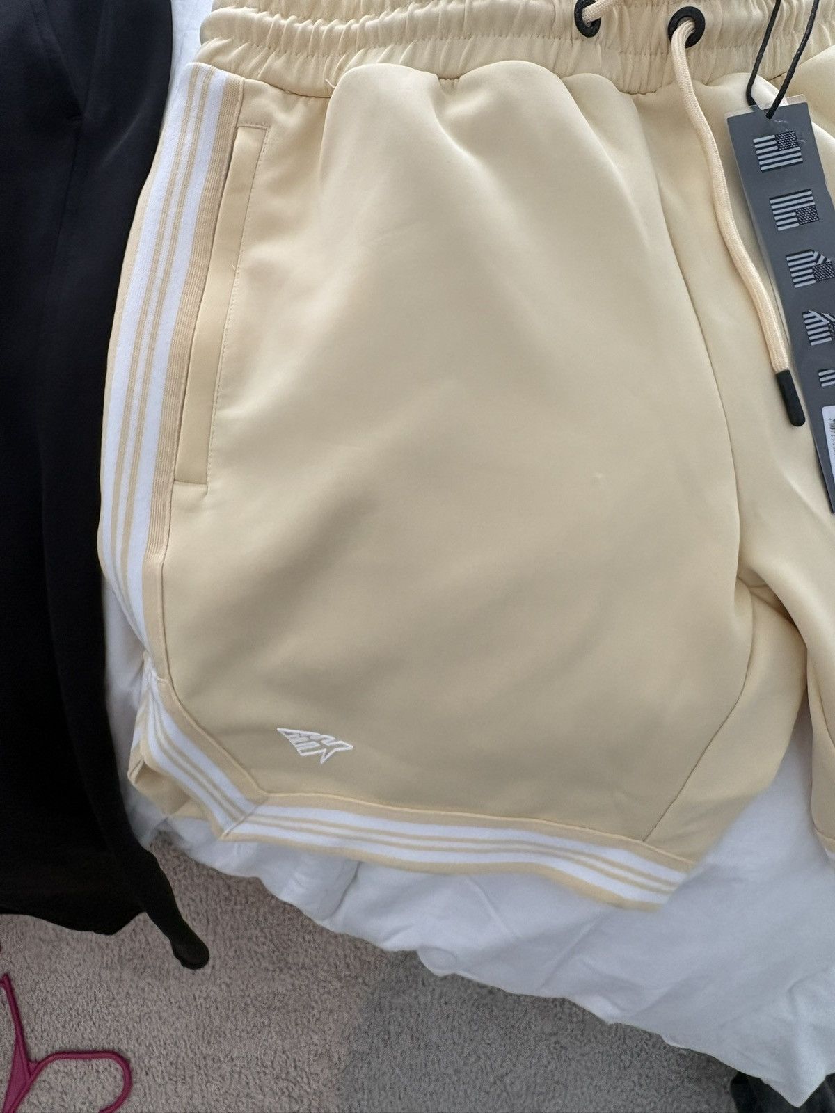 Paper Planes Brand new paper planes shorts size medium Size US 33 - 2 Thumbnail