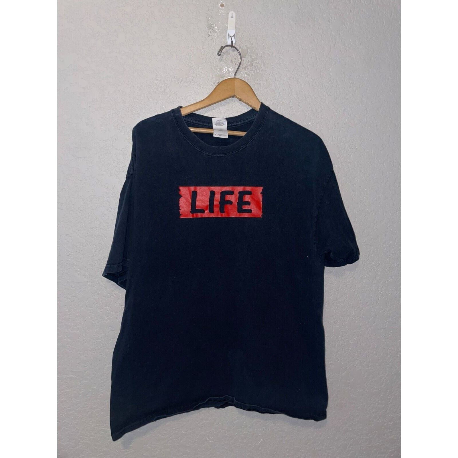 Gildan Vintage Life Shirt Gildan Live Black Red Tee 2000s XL Size US XL / EU 56 / 4 - 1 Thumbnail