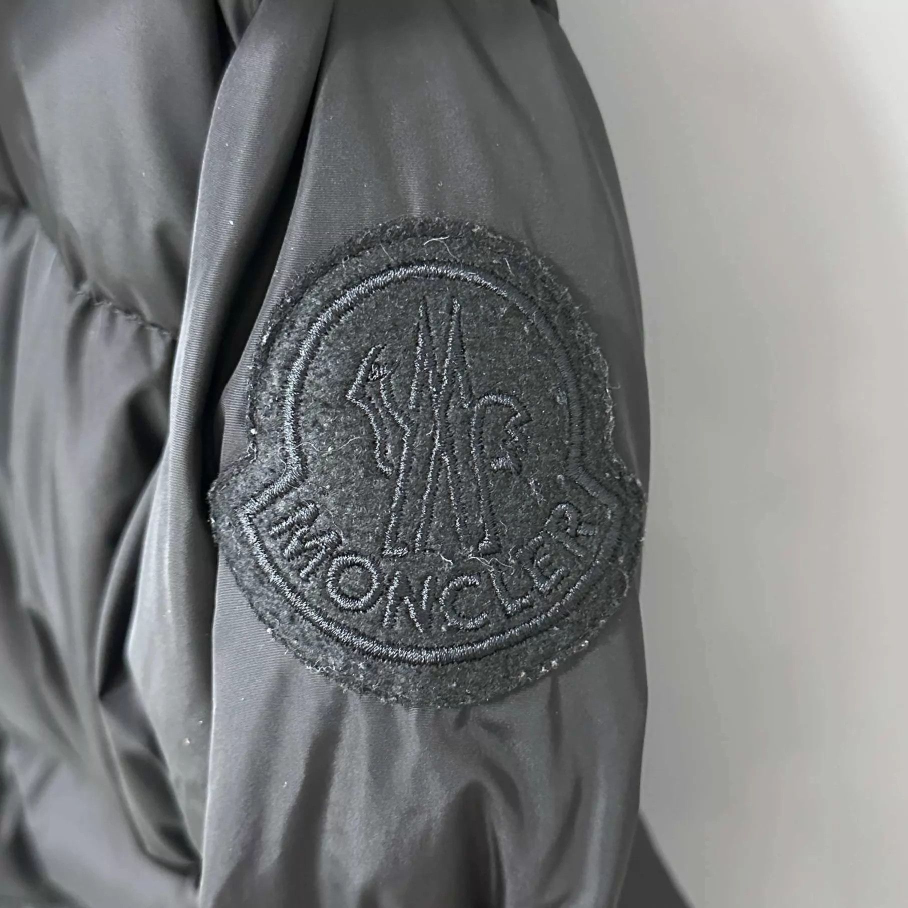 Moncler Moncler women's black logo-belted waisted down jacket Size XXS / US 00 / IT 34 - 4 Thumbnail