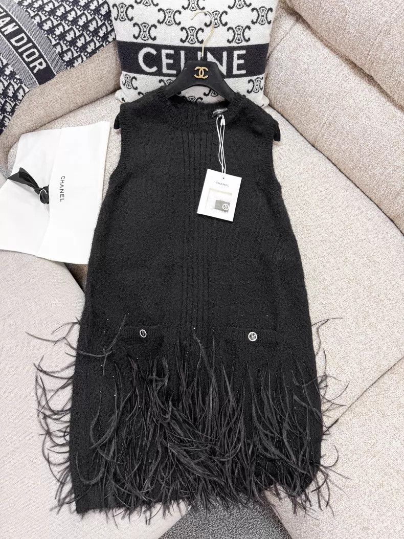 Chanel Chanel Knitted shiny diamond feather vest dress Size XS / US 0-2 / IT 36-38 - 2 Thumbnail