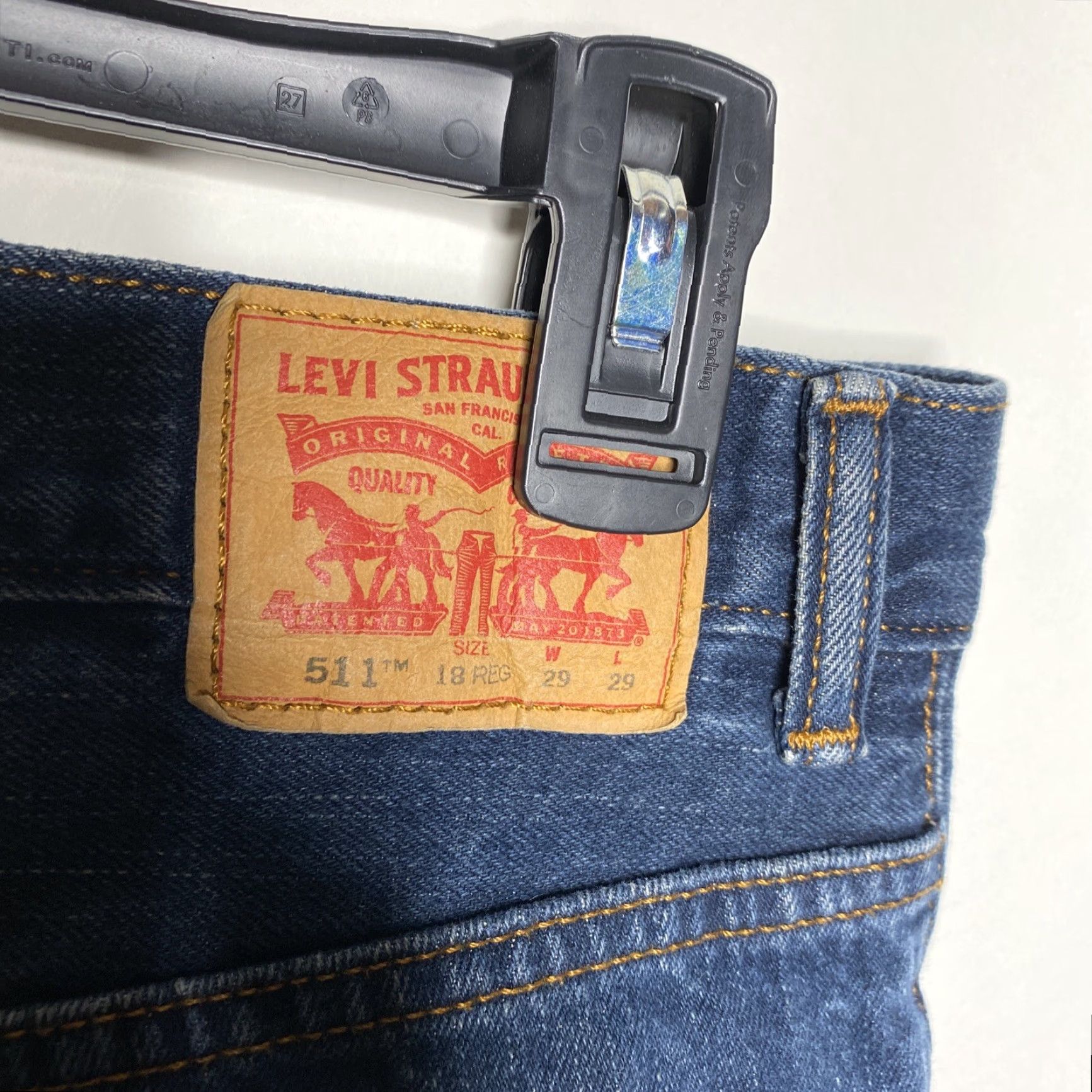 Levi's Levi’s 511 Men’s Slim Fit Jeans 30x30 Medium Blue Denim 5-Pocket Zip Button Logo Slim Mens Jeans Size US 30 / EU 46 - 7 Thumbnail