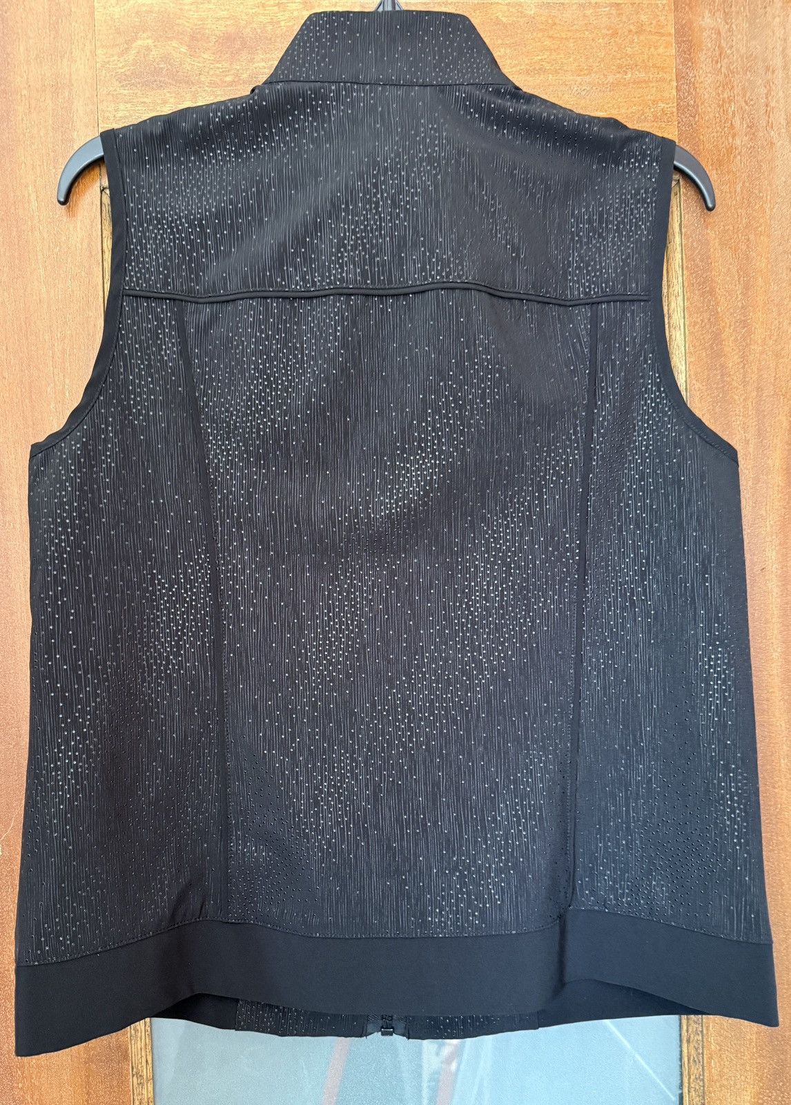 Chicos Zenergy by Chicos Black Sleeveless Zip Metallic Sheen Vest Size M / US 6-8 / IT 42-44 - 7 Thumbnail