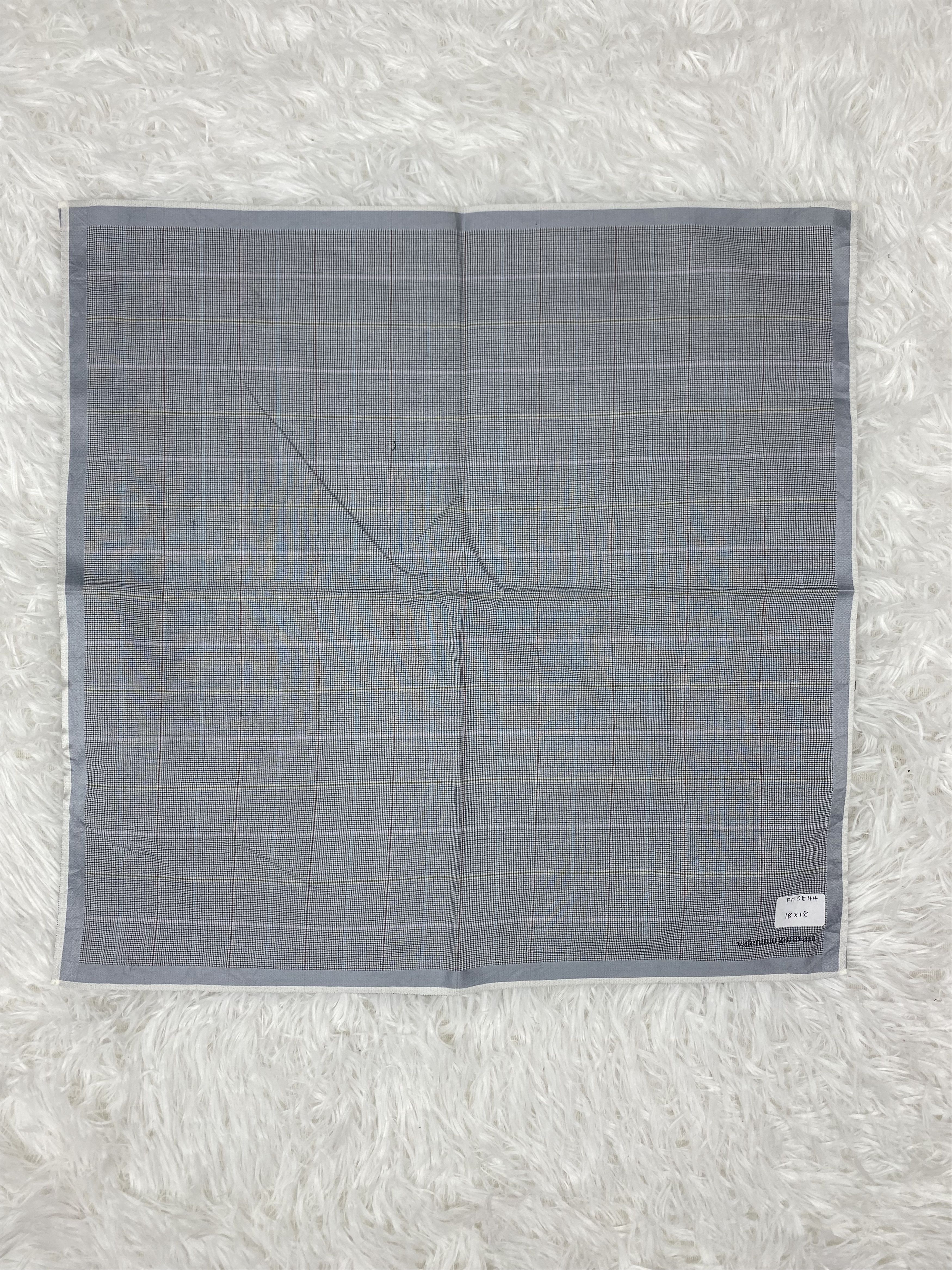 Valentino × Vintage Vintage Valentino Garavani Handkerchief Neckerchief PH0844 Size ONE SIZE - 3 Thumbnail