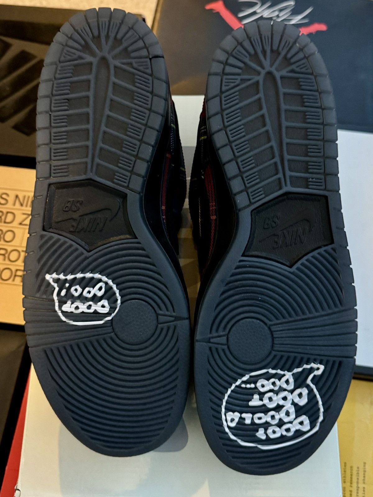 Nike SB Nike SB Dunk Low Nardwuar Size US 10 / EU 43 - 7 Thumbnail