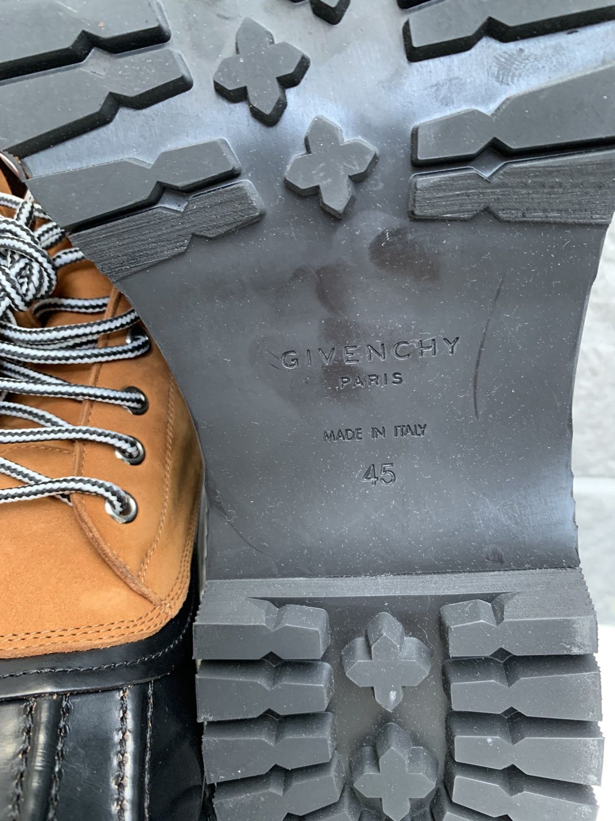 Givenchy Camden Snow Boots beige/black Size US 12 / EU 45 - 8 Thumbnail