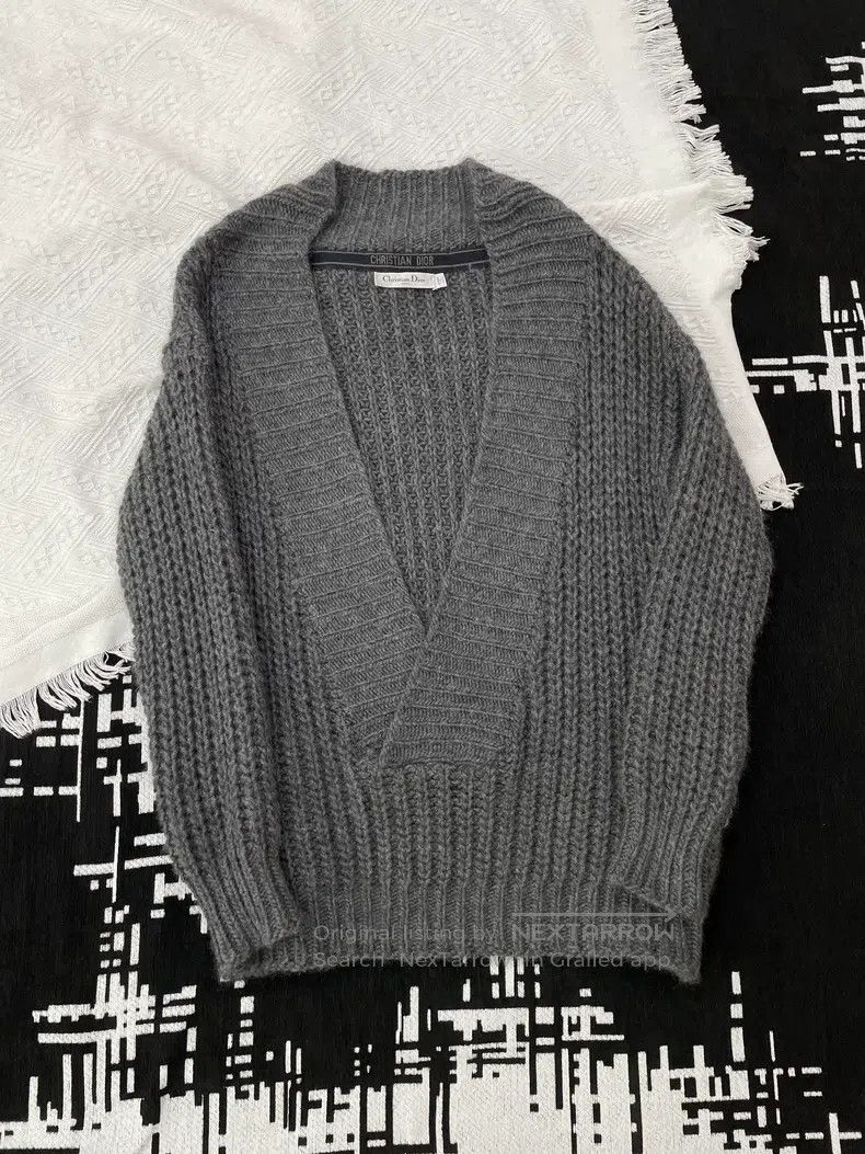 Dior Dior Grey silhouette V-neck knitted sweater Size XXS / US 00 / IT 34 - 1 Thumbnail