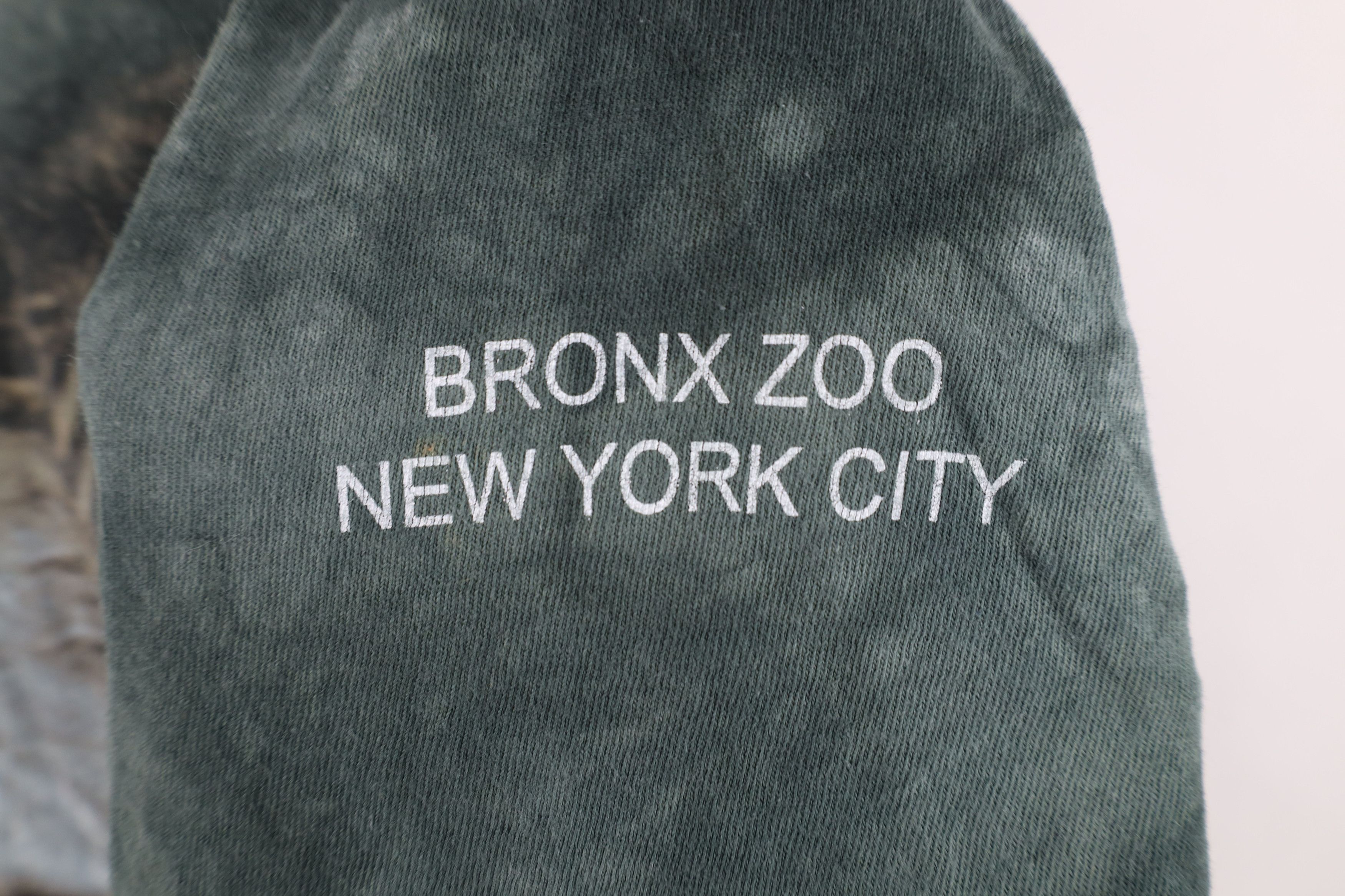 Vintage Vintage Y2K Bronx Zoo New York City Gorilla Monkey T-Shirt Size US M / EU 48-50 / 2 - 4 Thumbnail
