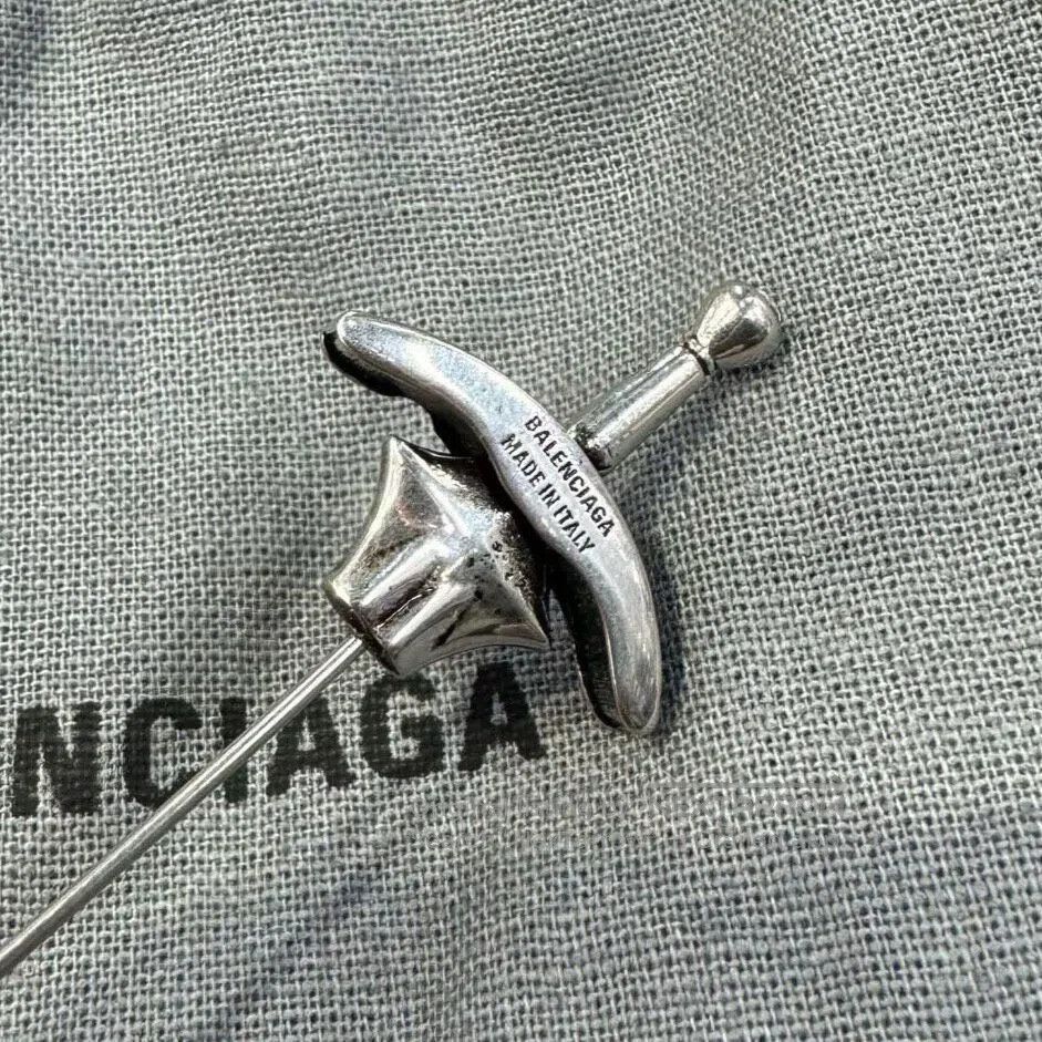 Balenciaga Balenciaga sizeM Gothic sword-shaped dagger breastpin Size ONE SIZE - 5 Thumbnail