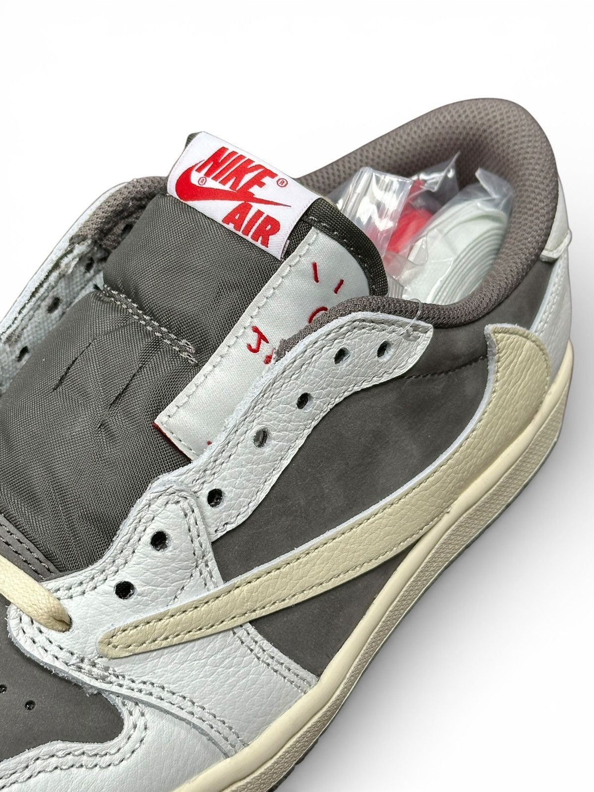 Travis Scott Air Jordan 1 OG Low Travis Scott Reverse Mocha Men's Size 7 Size US 7 / EU 40 - 6 Thumbnail