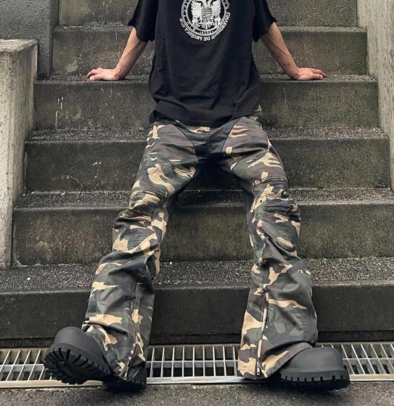 Japanese Brand Camo Print Stacked Flared Pants Size US 32 / EU 48 - 1 Thumbnail