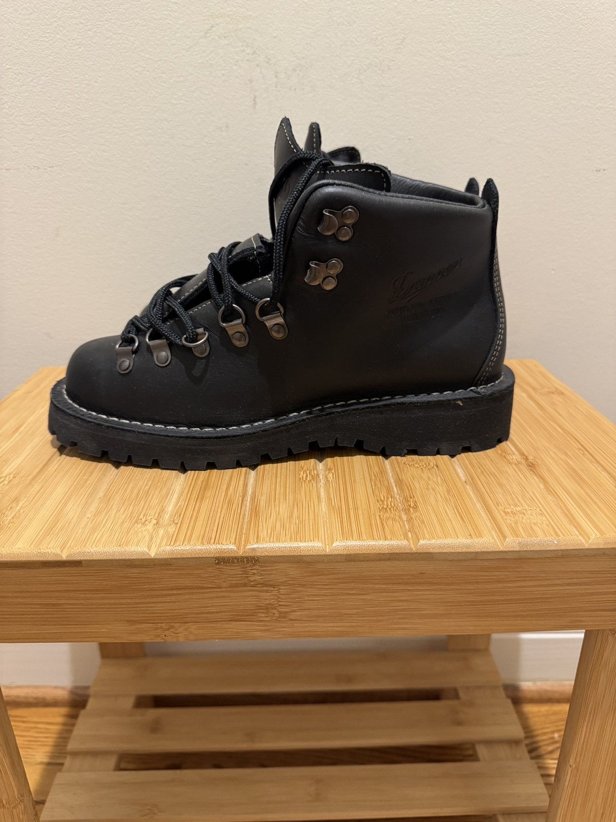 Danner Danner Mountain Light II Black Gore-Tex BNIB 6.5EE Size US 6.5 / EU 39-40 - 2 Thumbnail