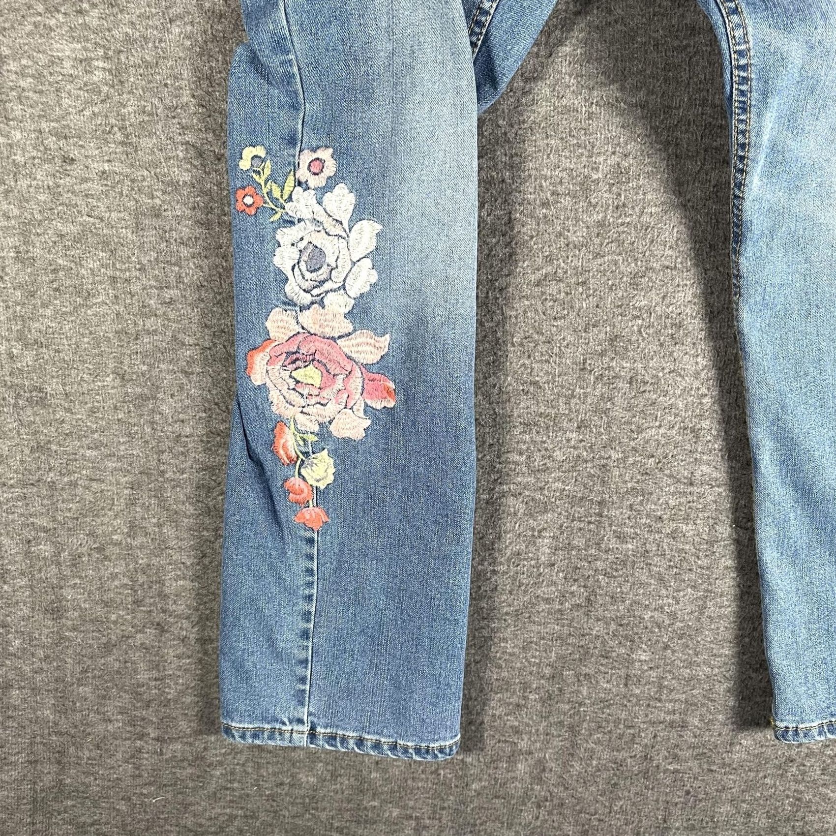 Denime Dittos Jeans Womens 8 Blue Straight Mid Rise Embroidered Floral Denim Y2K Size 30" / US 8 / IT 44 - 4 Thumbnail