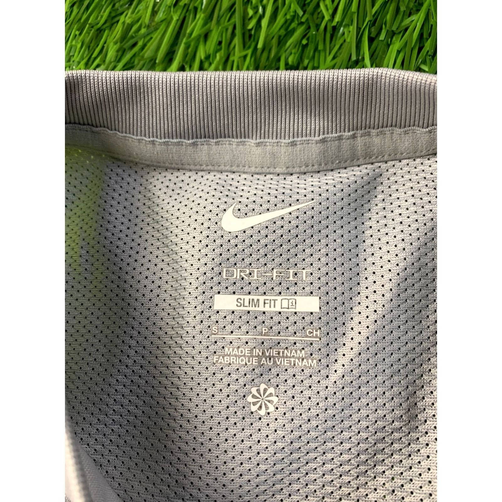 Nike NIKE ACADEMY DRI-FIT ORIGINAL 2023 MEN FOOTBALL SHIRT JERSEY TEE SIZE S Gray and Neon Size US S / EU 44-46 / 1 - 4 Thumbnail