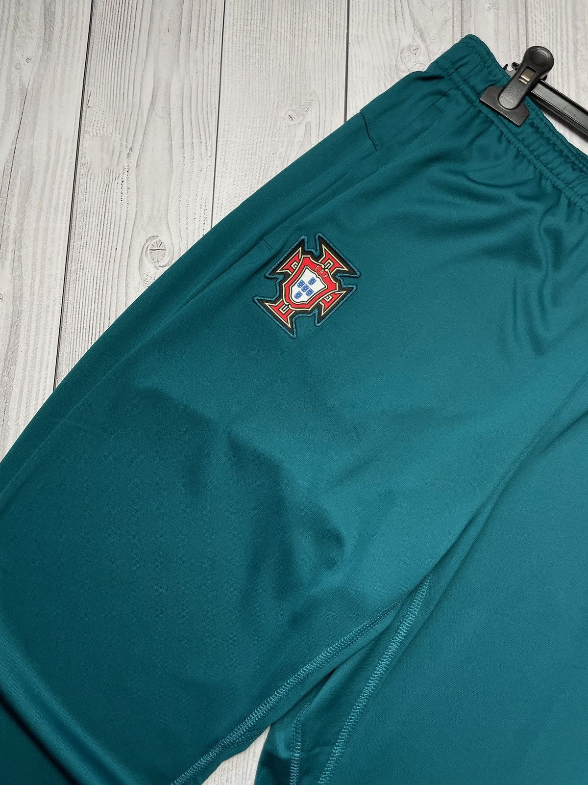 Vintage Nike x Portugal soccer tracksuit size L slim fit green Size US L / EU 52-54 / 3 - 11 Thumbnail