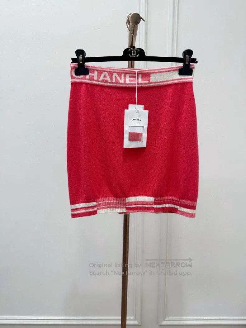 Chanel Chanel Cashmere knitted skirt Size 25" / US 0 / IT 36 - 1 Thumbnail