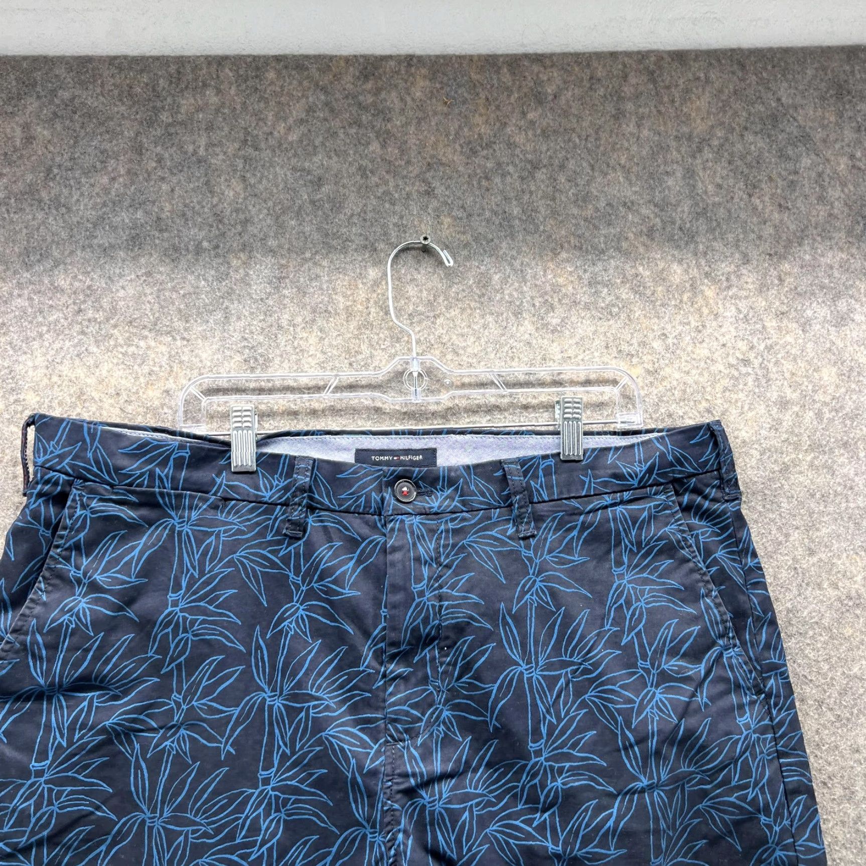 Tommy Hilfiger Tommy Hilfiger Shorts Men 38 Adult Blue Navy Chino Flat Front Casual Ballpark/Travel Pattern: Solid Repeat Size US 38 / EU 54 - 2 Thumbnail