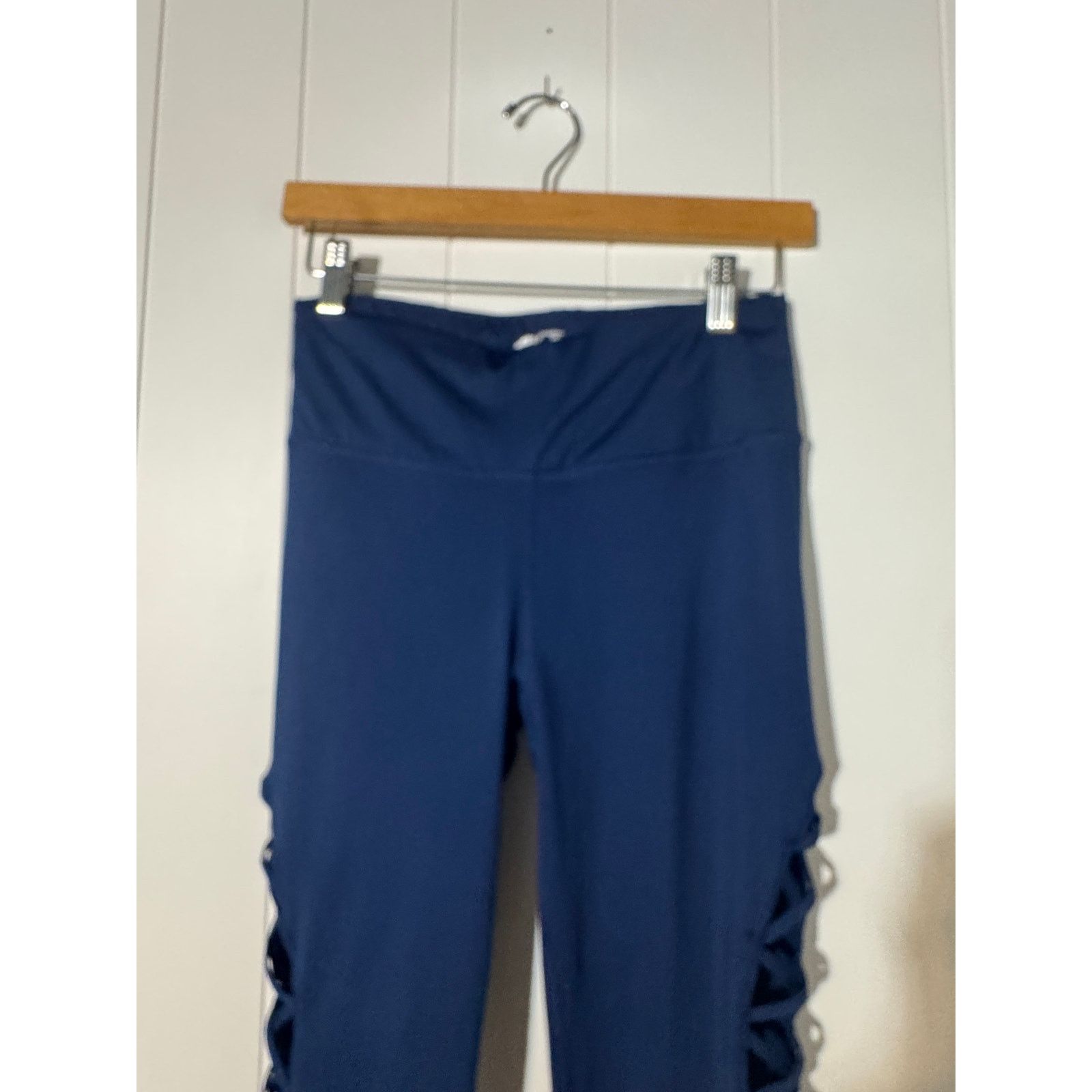 Avia Avia Leggings Criss Cross Cutout Capris Blue Size Small Size 25" / US 0 / IT 36 - 3 Thumbnail