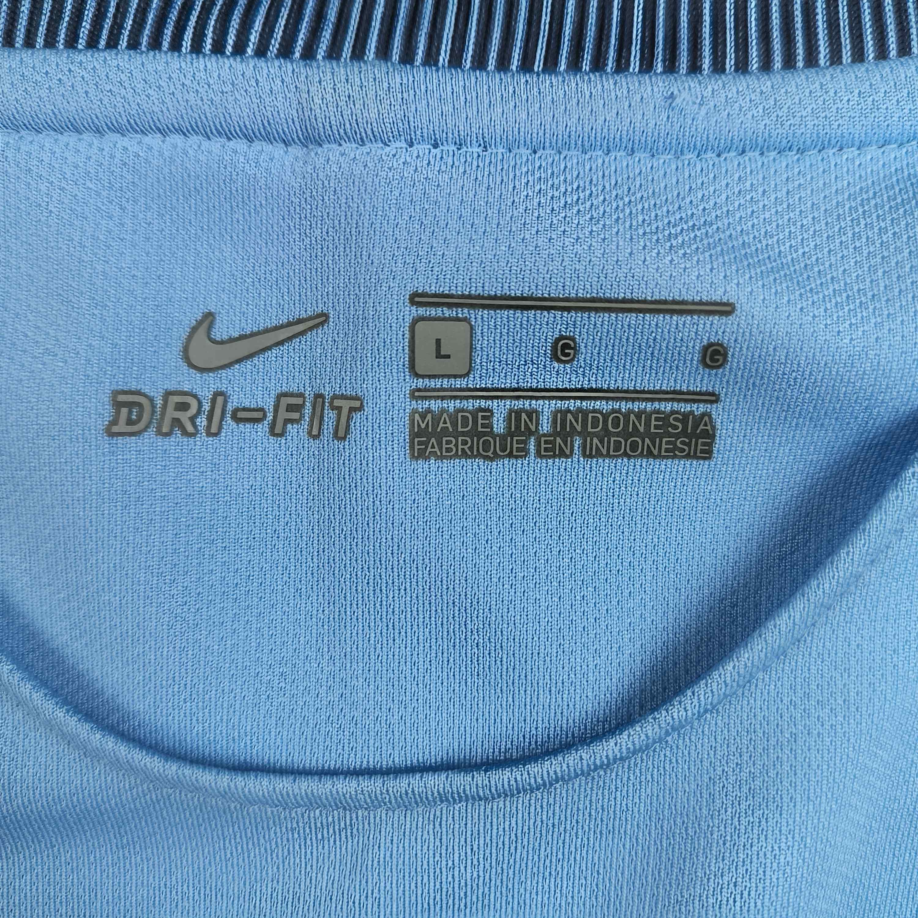 Nike Manchester City 16-17 home UCL Kun Agüero football jersey L Size US L / EU 52-54 / 3 - 6 Thumbnail