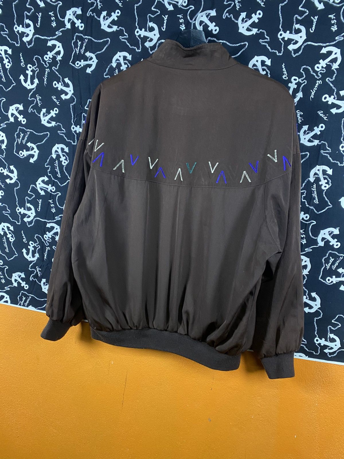 Vintage Vintage Brown Embroidered Bomber Jacket Zip-Up Retro Casual Size US M / EU 48-50 / 2 - 7 Thumbnail