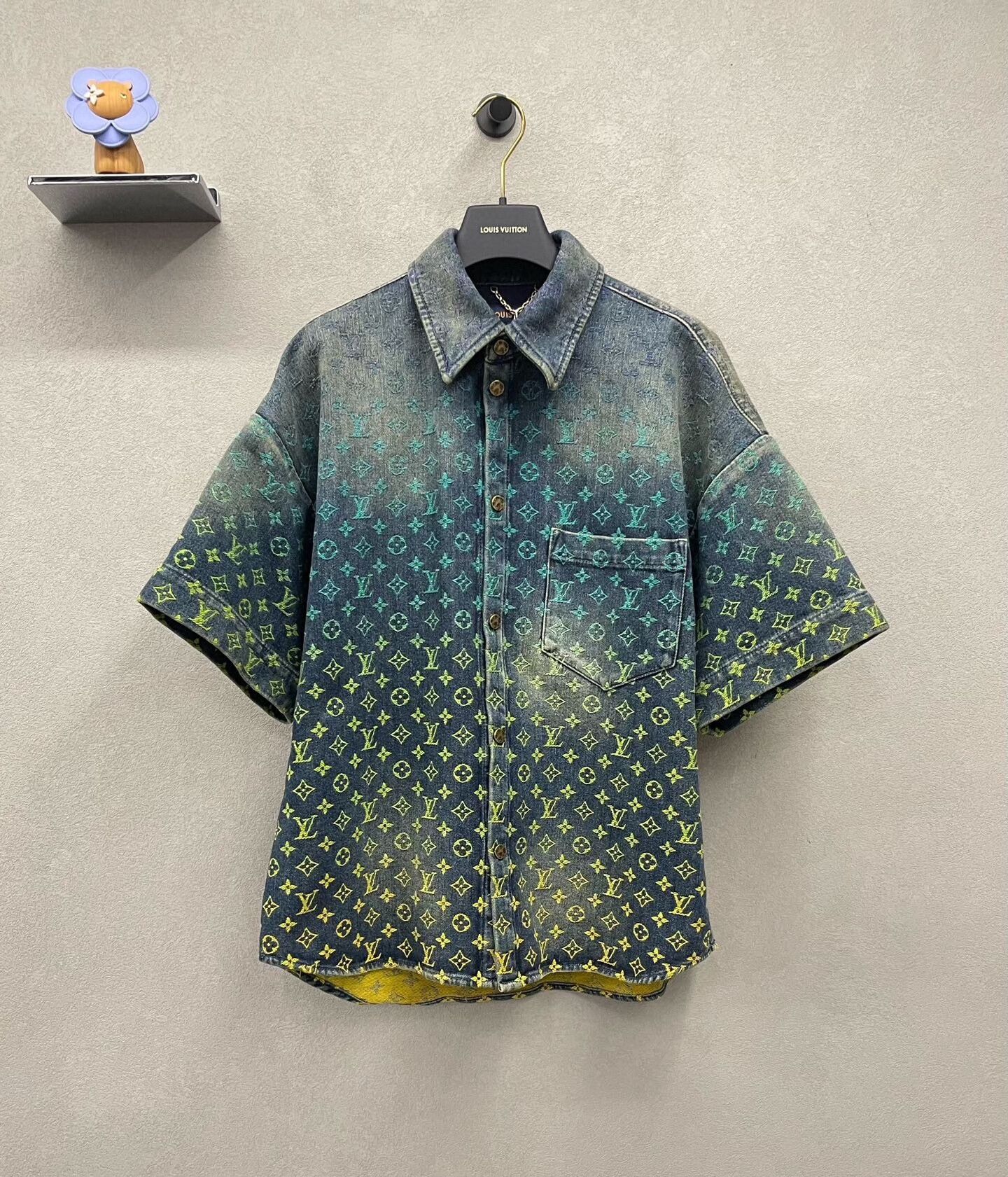 Louis Vuitton stylish lv logo short sleeve denim shirt Size US S / EU 44-46 / 1 - 1 Thumbnail