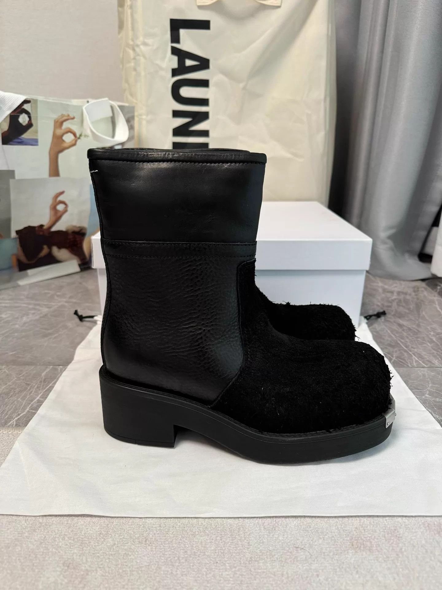MM6 MM6 Maison Margiela Distressed Toe Mickey Head Fur Boot Size US 7.5 / IT 37.5 - 3 Thumbnail