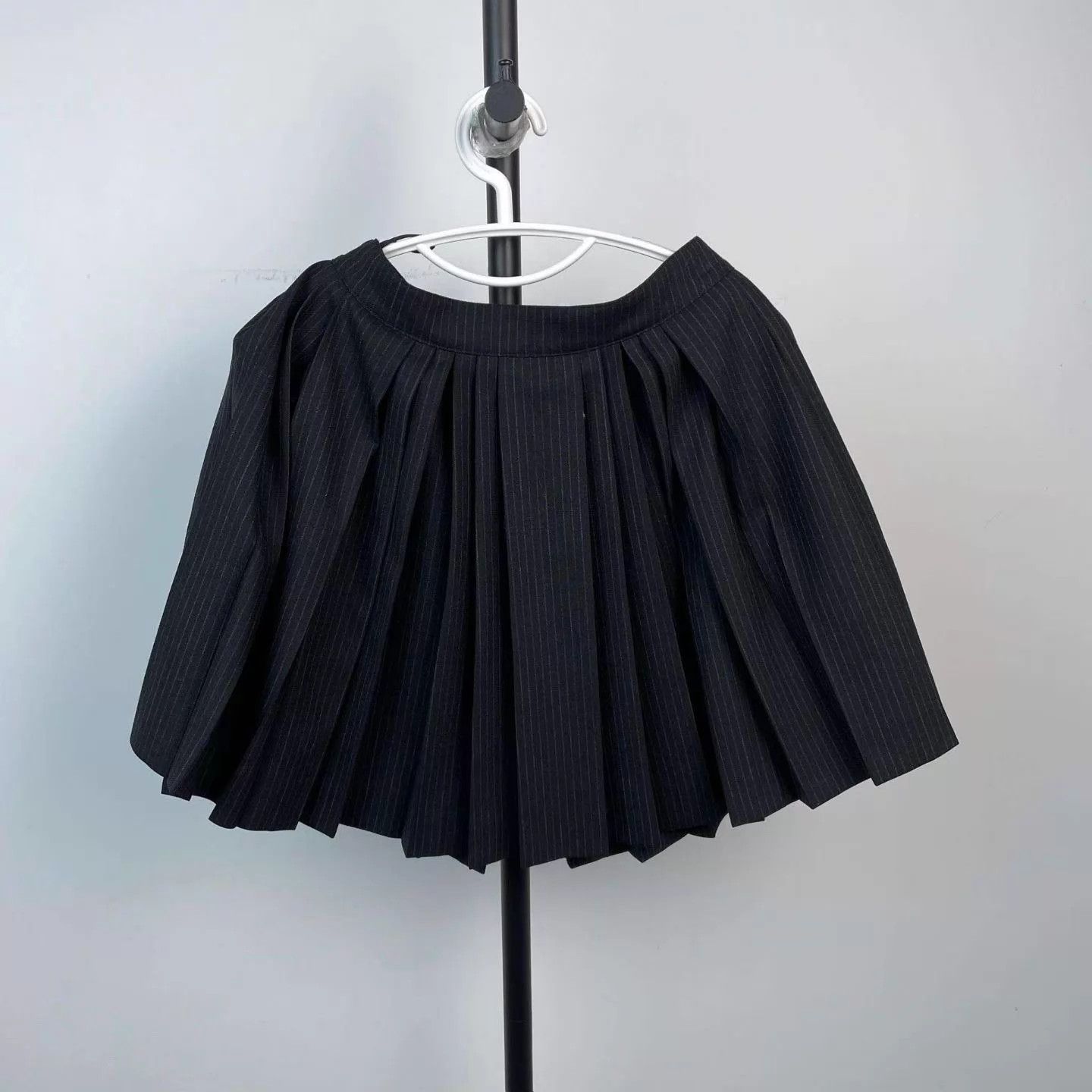 Celine Celine Triomphe Gold Buckle Striped Pleated Skirt 34 Size 24" / US 00 / IT 34 - 6 Thumbnail
