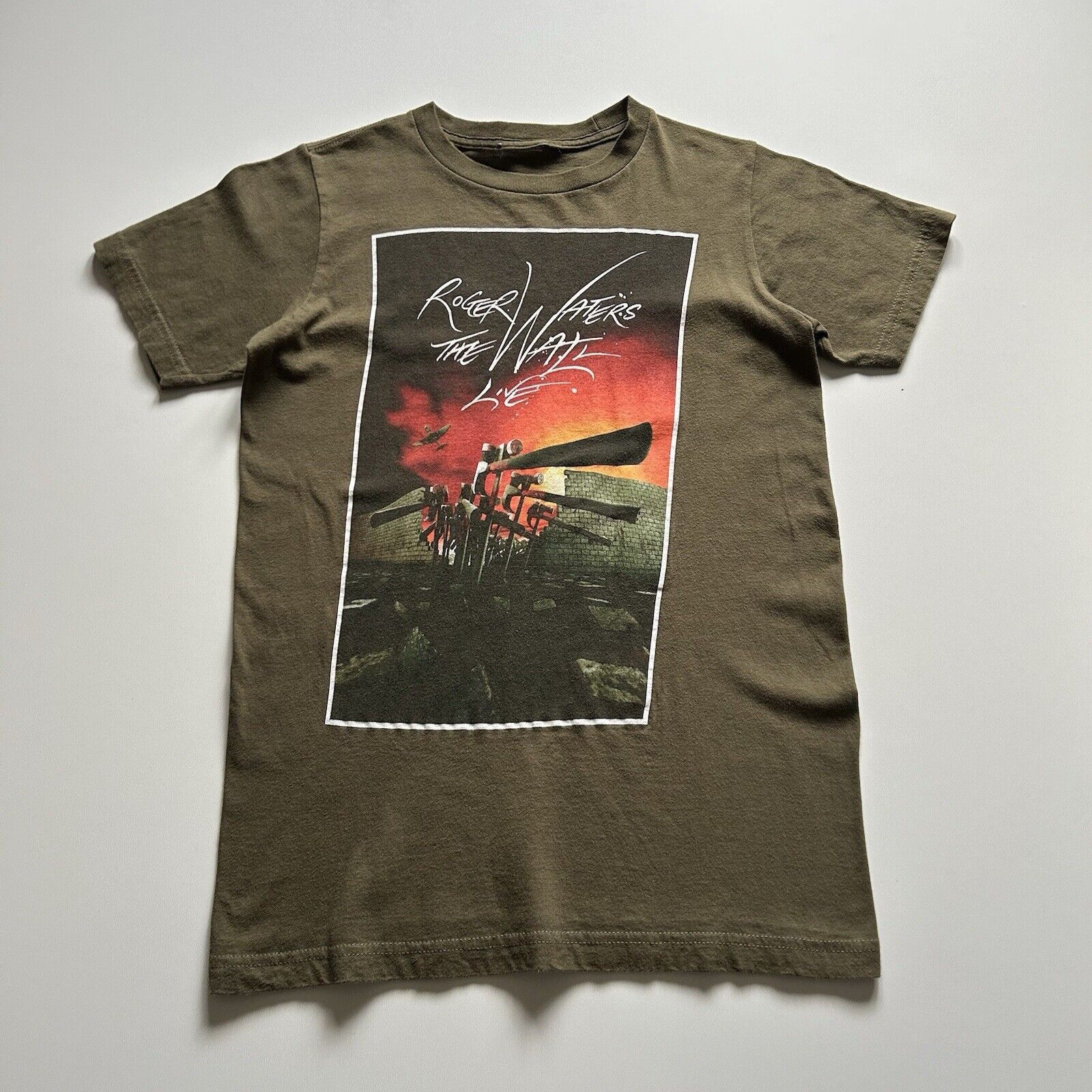 Band Tees Vintage Y2K Roger Waters The Wall Live T Shirt XS Band Tee Size US XS / EU 42 / 0 - 1 Thumbnail
