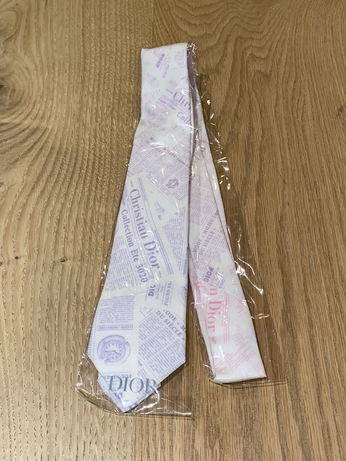 Daniel Arsham × Dior Daniel Arsham x Dior Tie Color Newspaper Size ONE SIZE - 1 Thumbnail