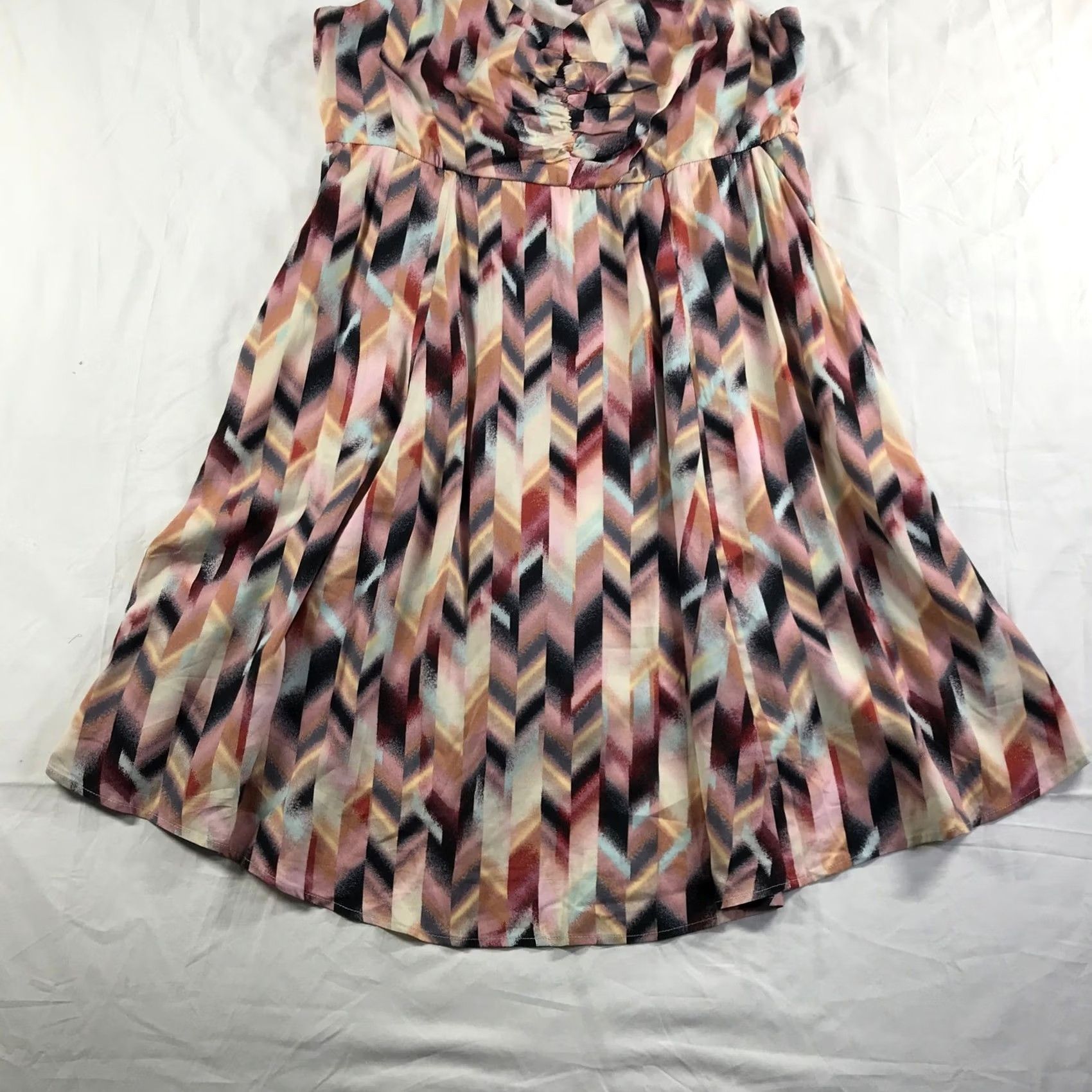 Torrid Torrid Plus Size 1 Multicolor Chevron Ruched Sweetheart Midi Dress Sleeveless Women Size XL / US 12-14 / IT 48-50 - 7 Thumbnail
