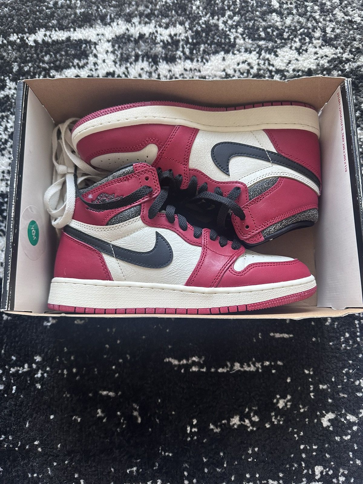 Jordan Brand Jordan 1 OG Chicago Size US 5.5 / EU 38 - 1 Thumbnail