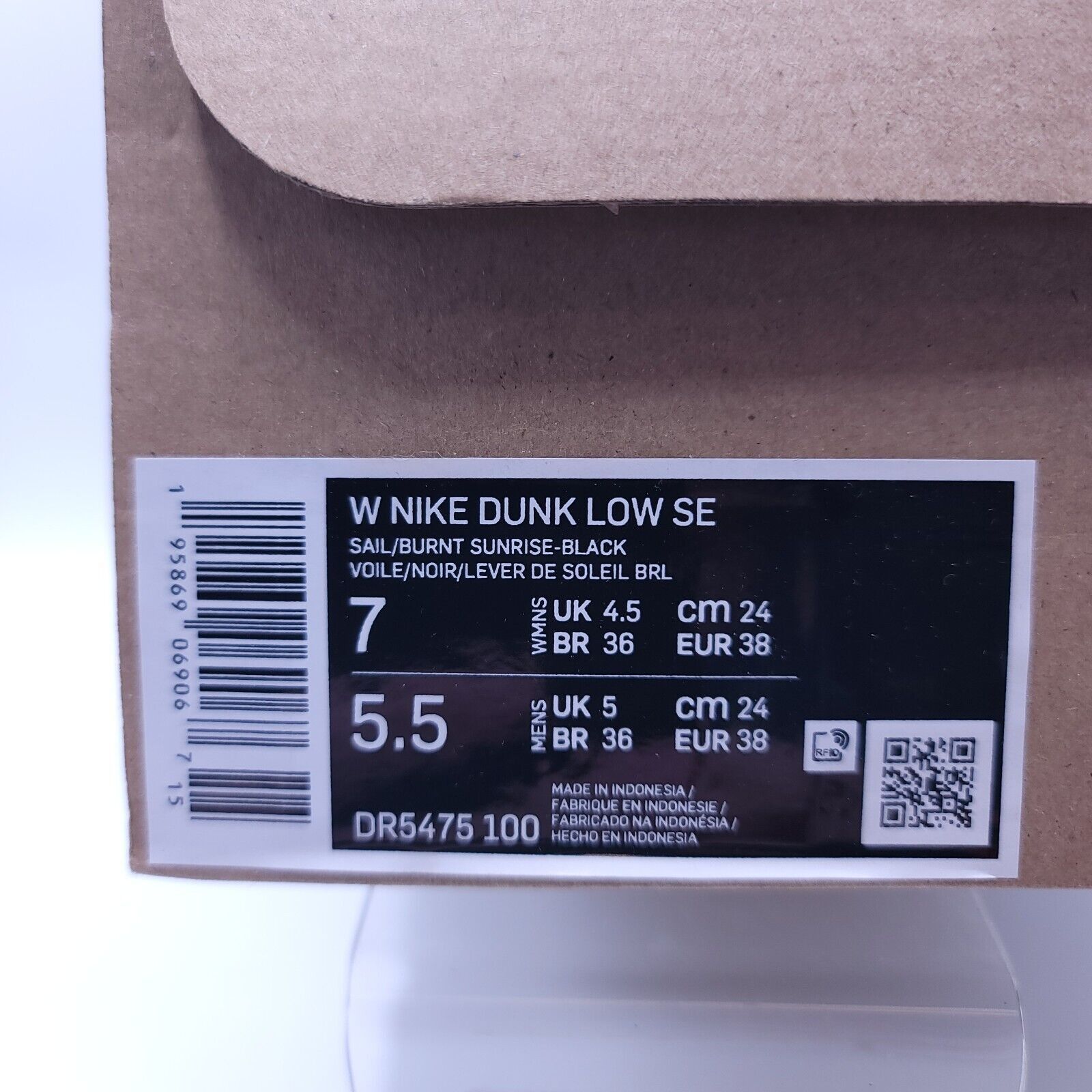 Nike Nike Dunk Low SE Athletic Shoe Women Size 7 DR5475-100 White Size US 7 / IT 37 - 9 Thumbnail
