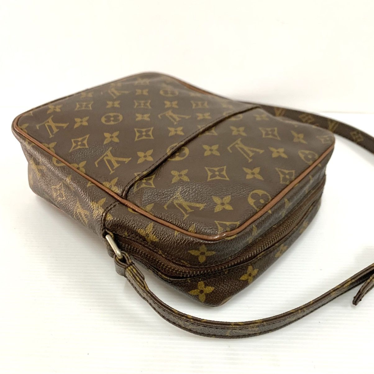 Louis Vuitton Louis Vuitton Monogram Vintage Large Danube Bag Size ONE SIZE - 3 Thumbnail