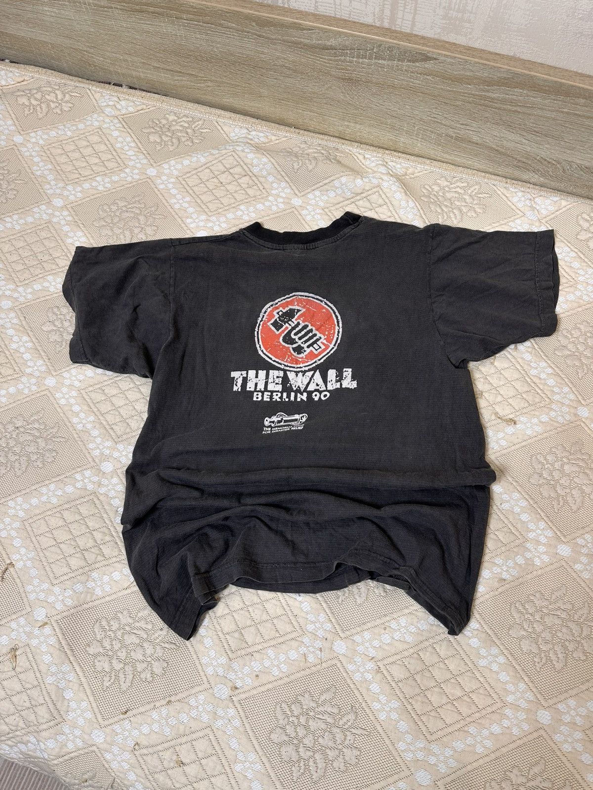 Band Tees 🔥 1990 Pink Floyd The Wall Live in Berlin Rock Band T Shirt Size US S / EU 44-46 / 1 - 5 Thumbnail