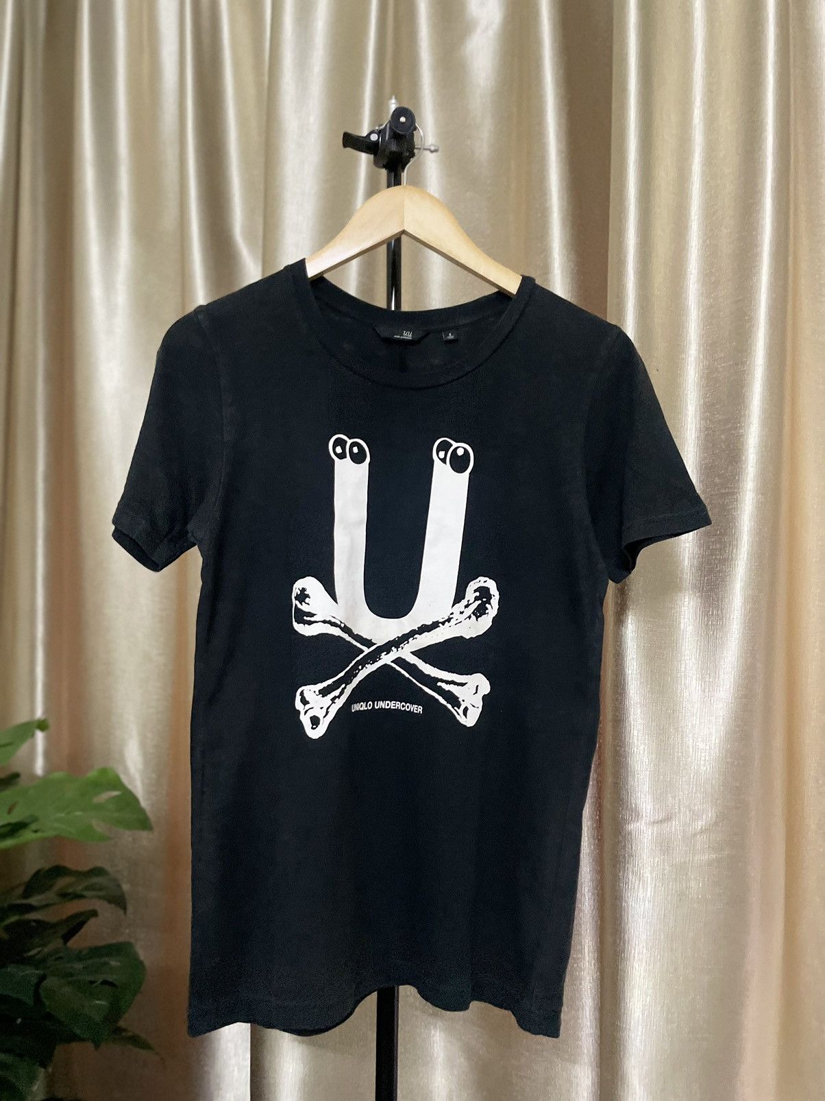 Japanese Brand UNDERCOVER BONES BY UNIQLO TEE Size US S / EU 44-46 / 1 - 1 Thumbnail