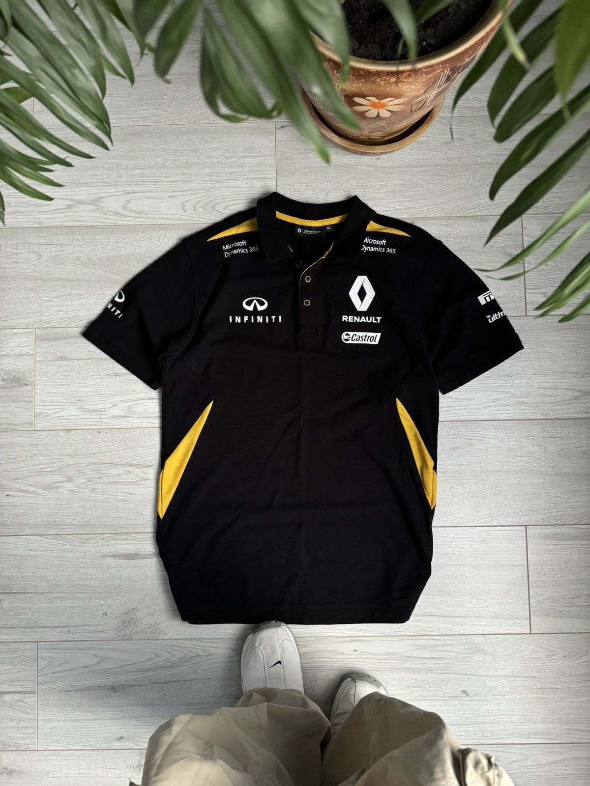 Formula 1 × Vintage Polo Formula 1 team Infiniti Renault Shirt Size US XL / EU 56 / 4 - 1 Thumbnail