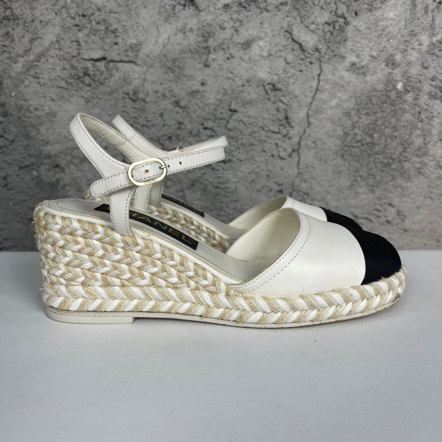 Chanel CHANEL Women's Black & White Pumps 36 99 New Size US 5.5 / IT 35.5 - 2 Thumbnail
