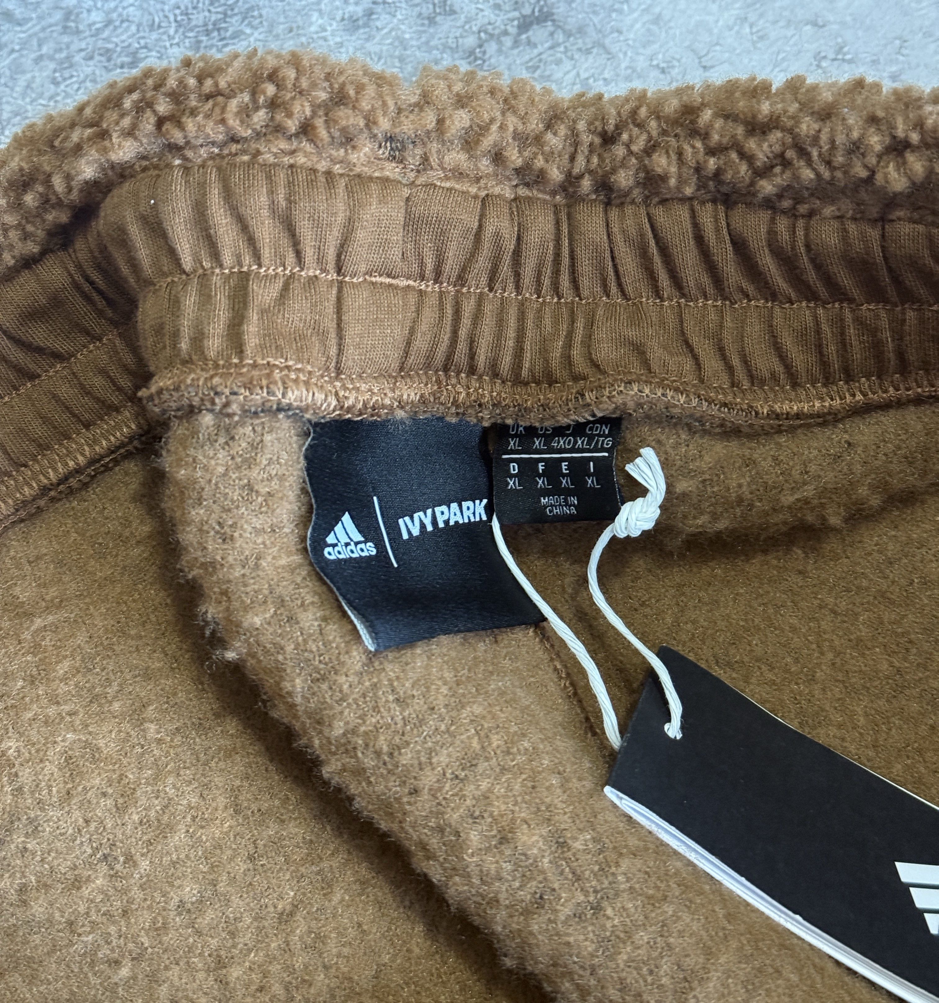 Adidas × Ivy Park adidas x Ivy Park Cargo Shorts Wild Brown XL All Gender Size US 40 / EU 56 - 4 Thumbnail