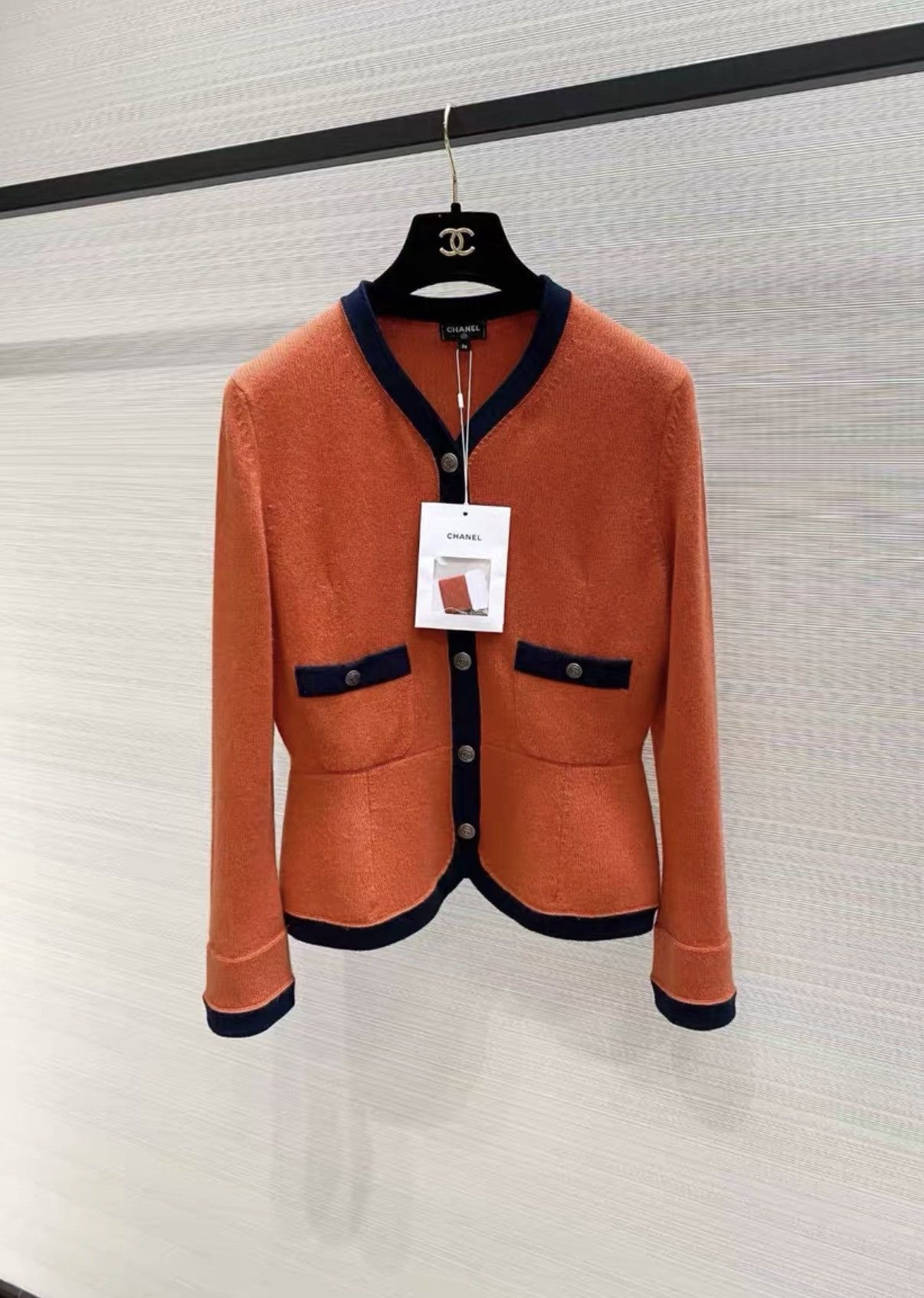 Chanel Chanel Orange & Navy Blue Cashmere Cardigan J33 Size XS / US 0-2 / IT 36-38 - 1 Thumbnail