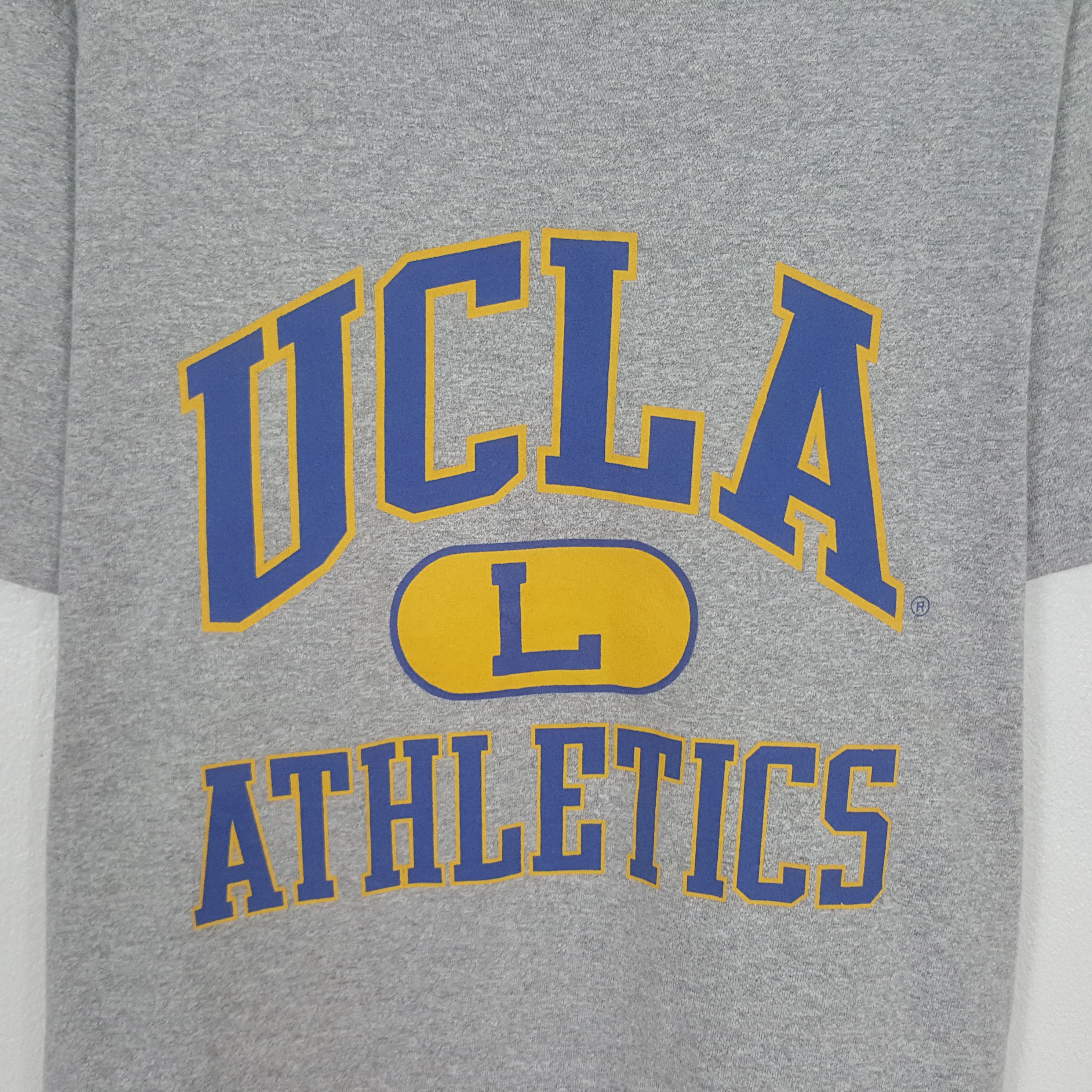 Vintage Vintage 90’s UCLA Athletics Tshirt Size US M / EU 48-50 / 2 - 2 Thumbnail