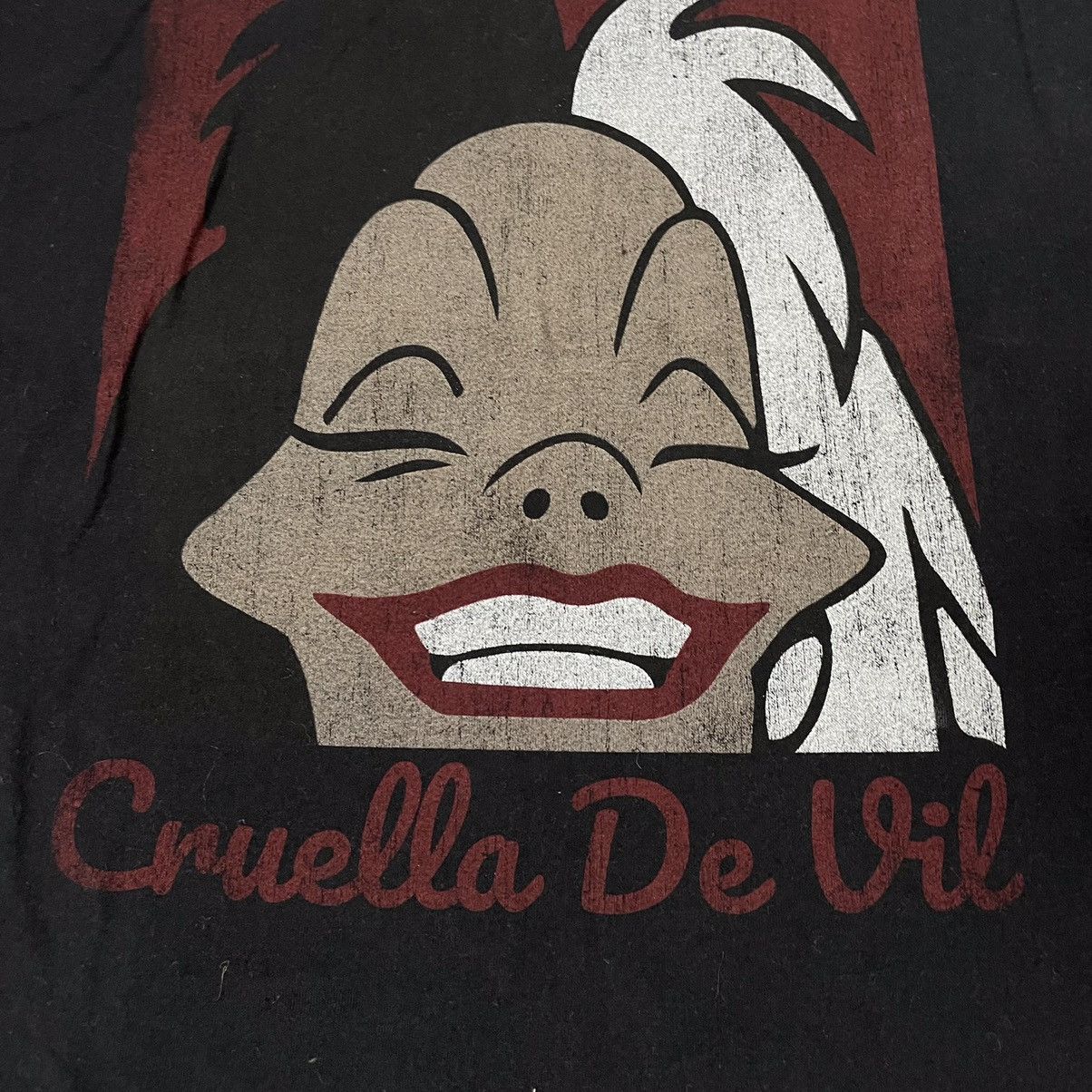 Vintage Vintage Y2K Cruella Devil Graphic Tee Dark Grunge Baggy L Size US L / EU 52-54 / 3 - 5 Thumbnail