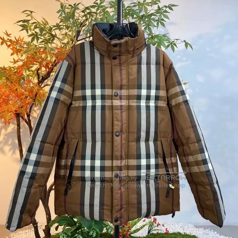 Burberry Burberry Women's Black Nylon Down Jacket. Size M / US 6-8 / IT 42-44 - 3 Thumbnail