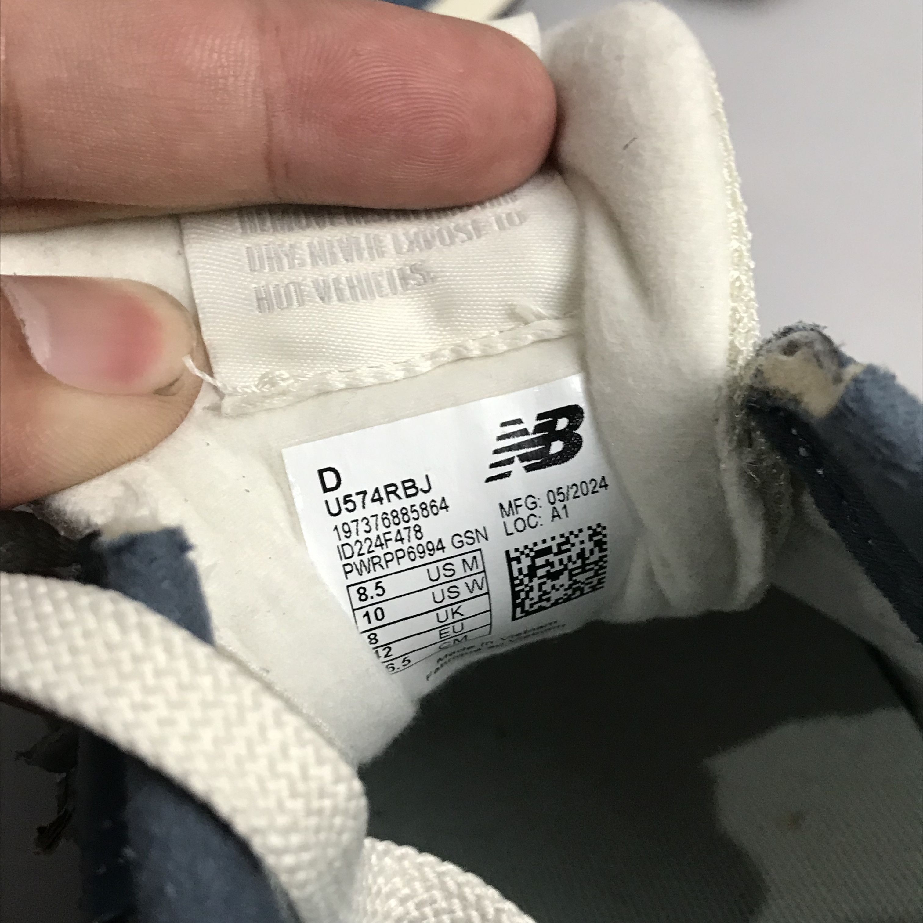 New Balance New Balance 574 Navy Blue cream New Balance Men's U574RBJ Size US 9 / EU 42 - 8 Thumbnail